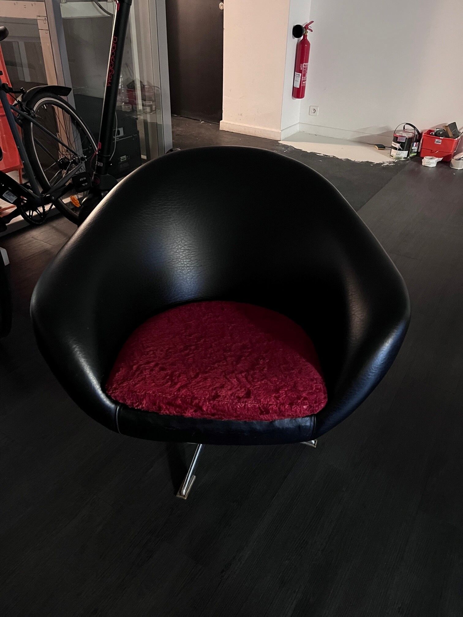 Paire de fauteuils Egg 1960 skai noir