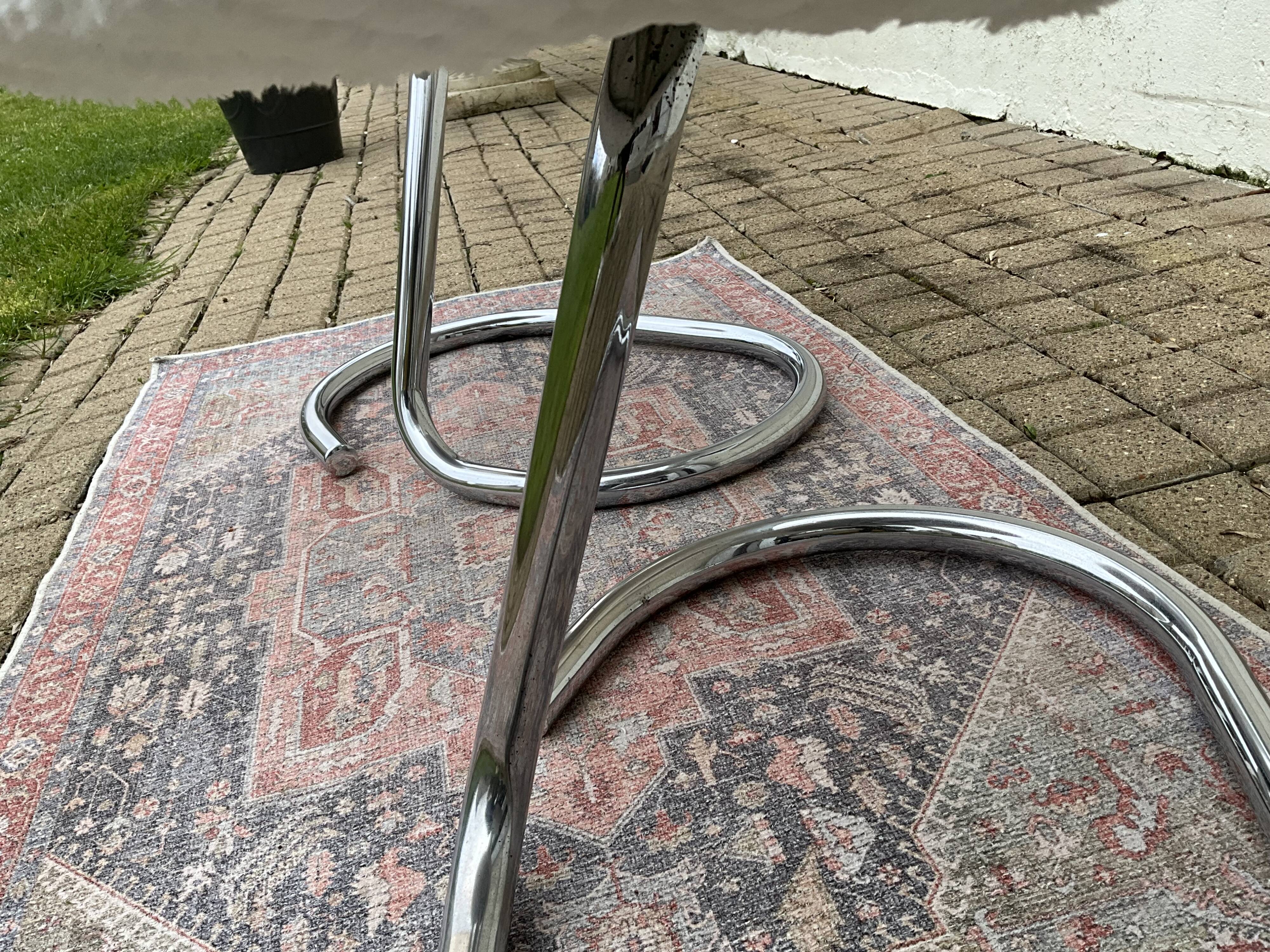 Pair of cobra chair by Giotto  Stoppino