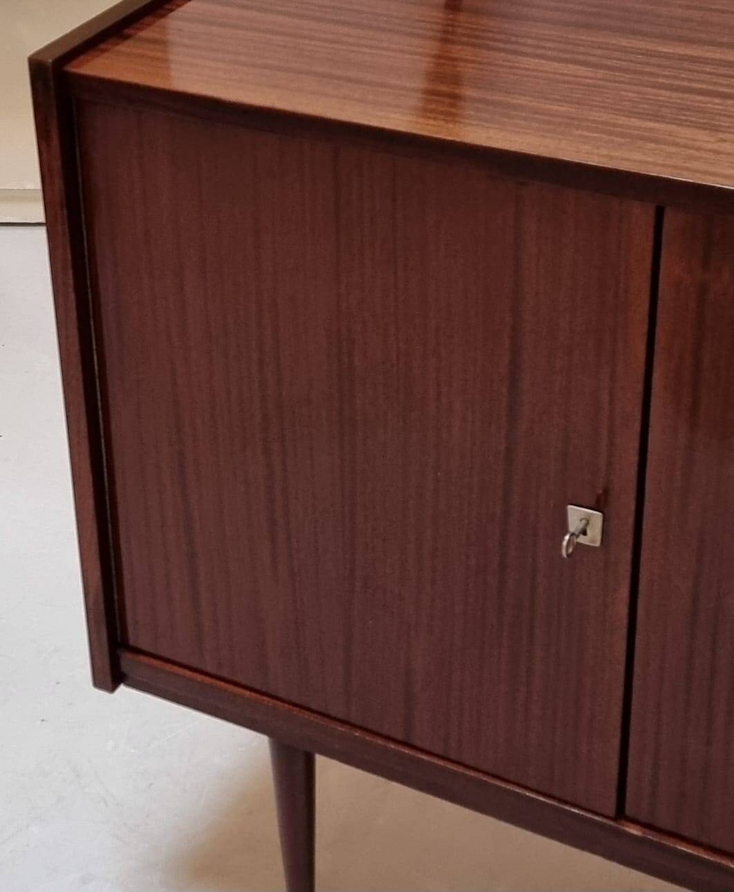 Buffet du milieu du siècle