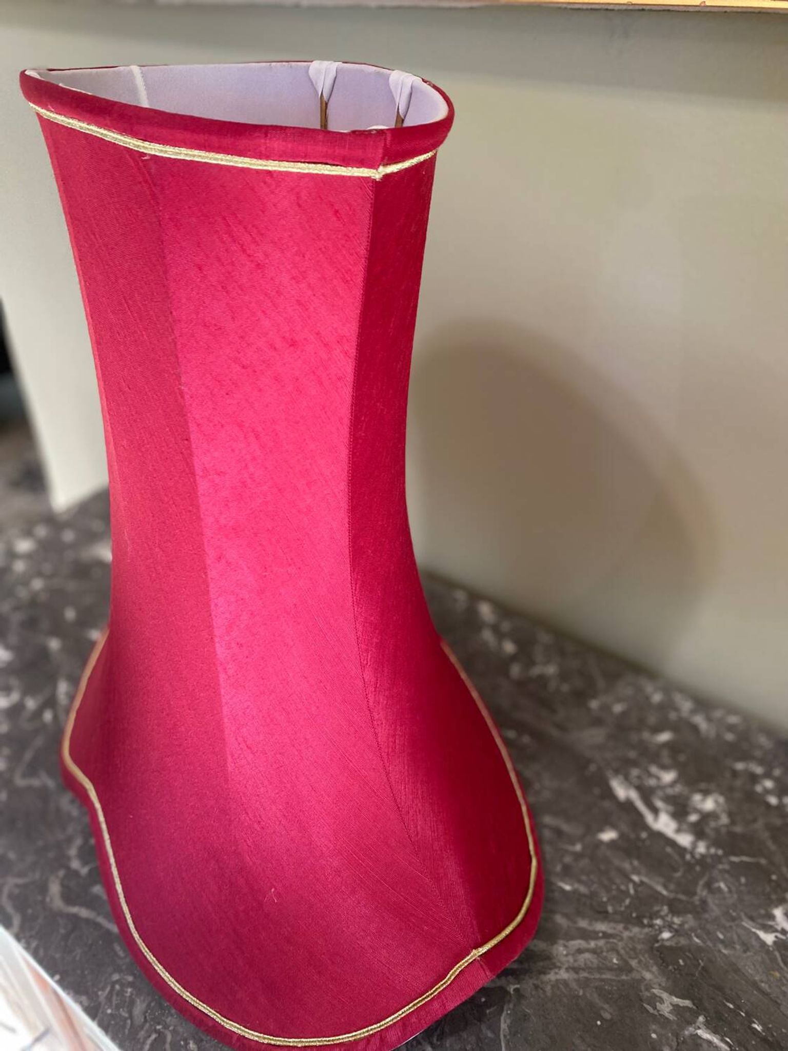 Lampshade in pinkish-burgundy fabric