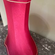Lampshade in pinkish-burgundy fabric