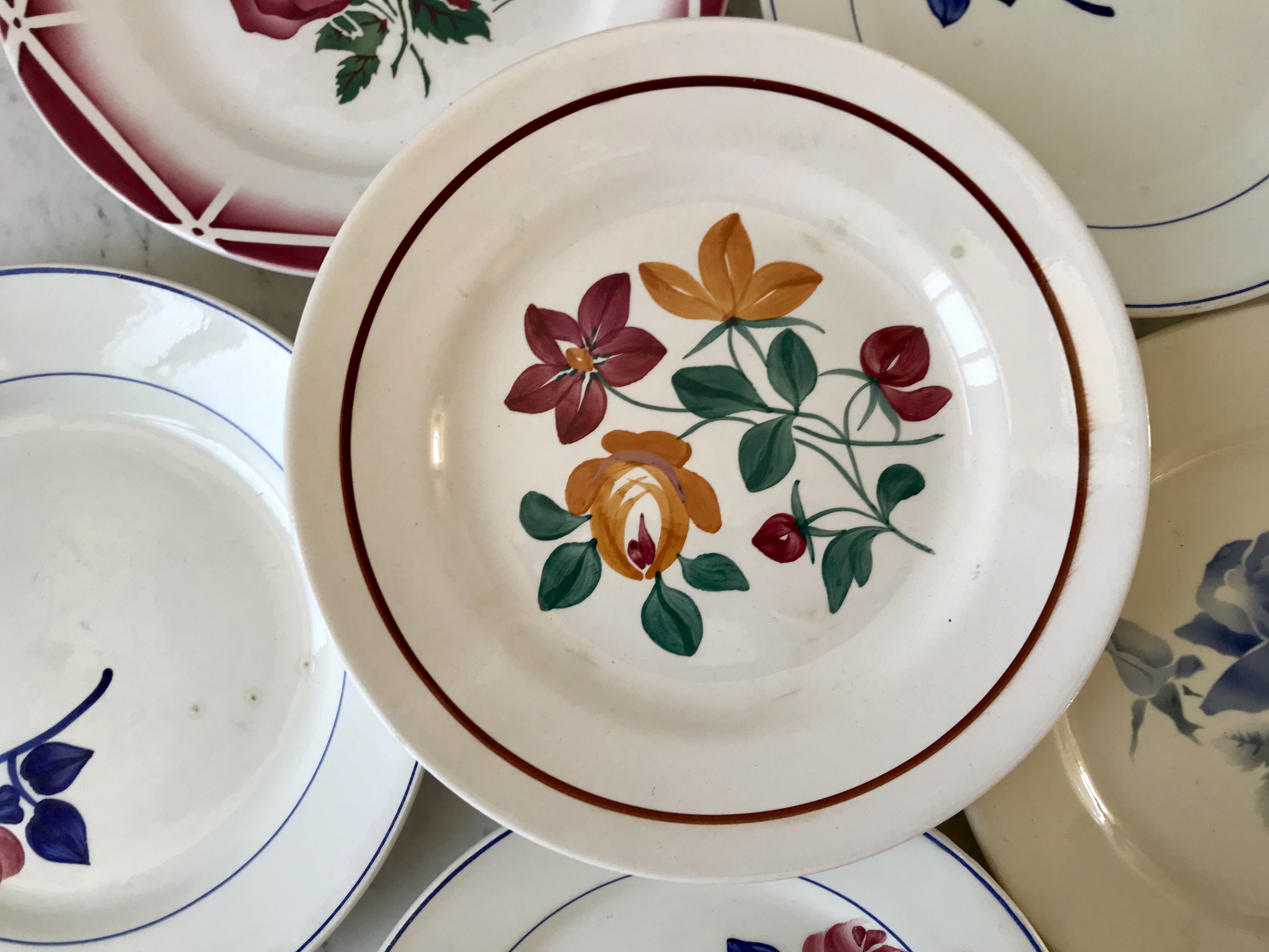 Set of 6 flat plates mismatched Digoin Sarreguemines, Terre de Fer and HBCF 30s