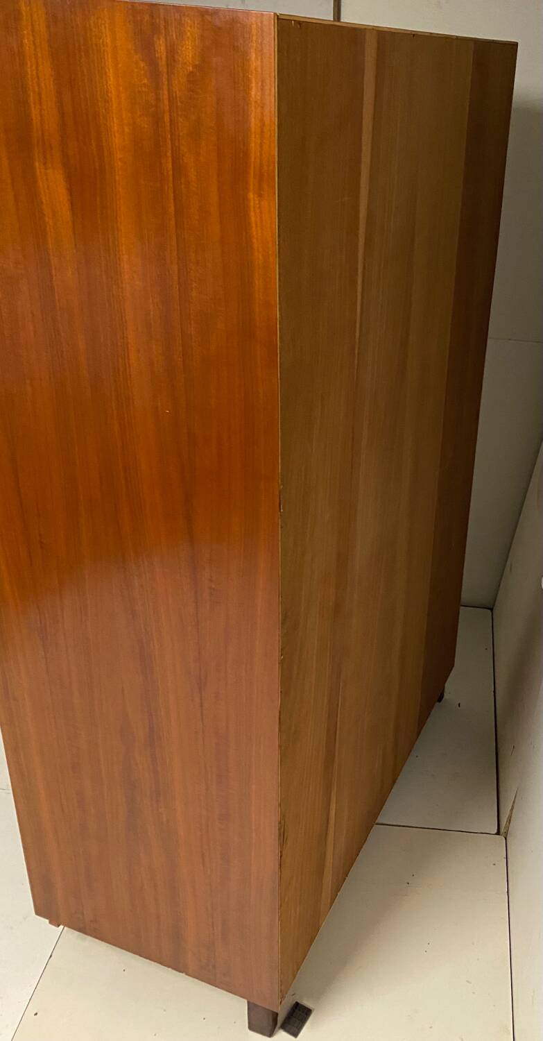 Armoire vintage pieds compas