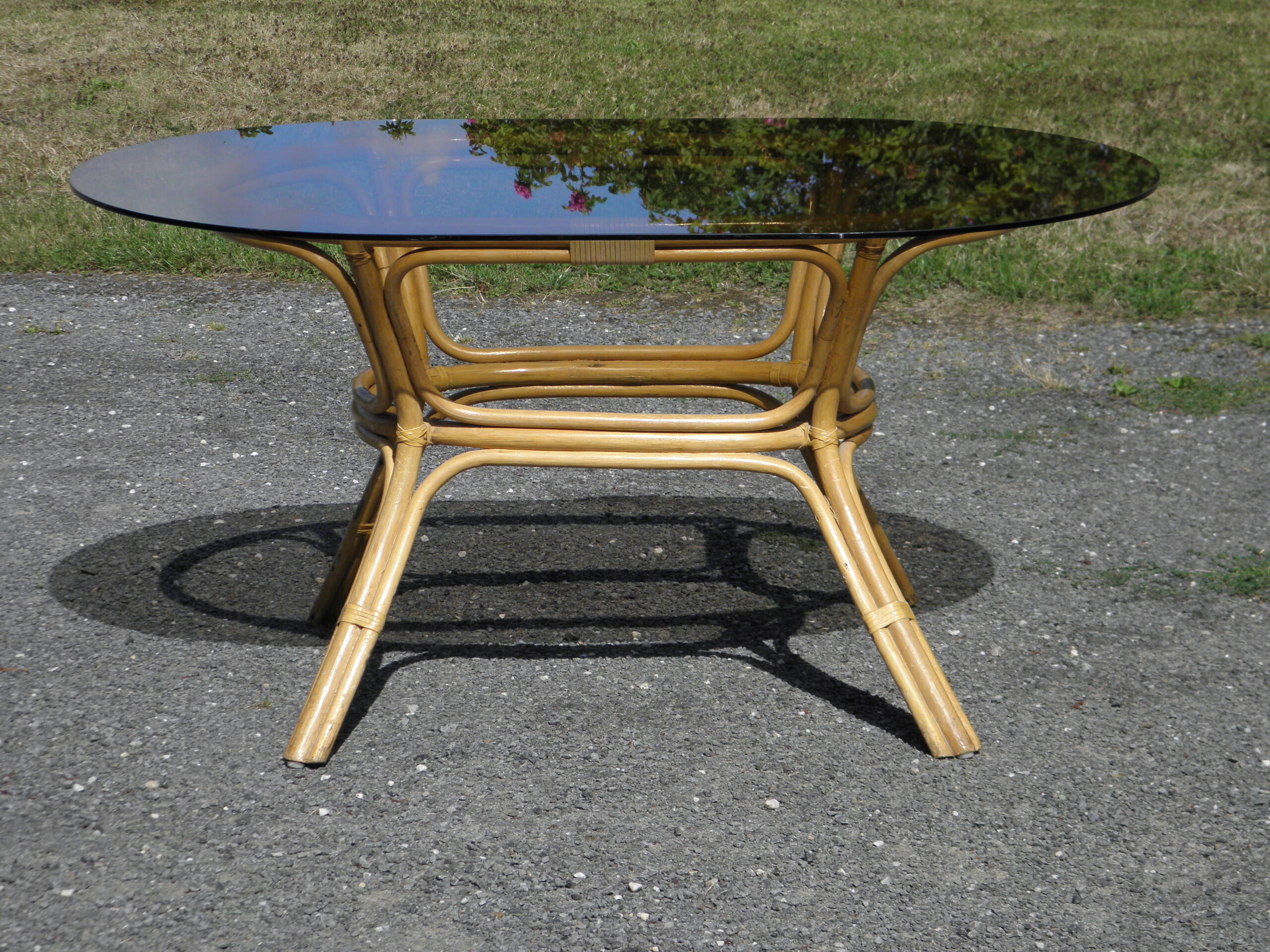 Table rattan and smoked glass 70s