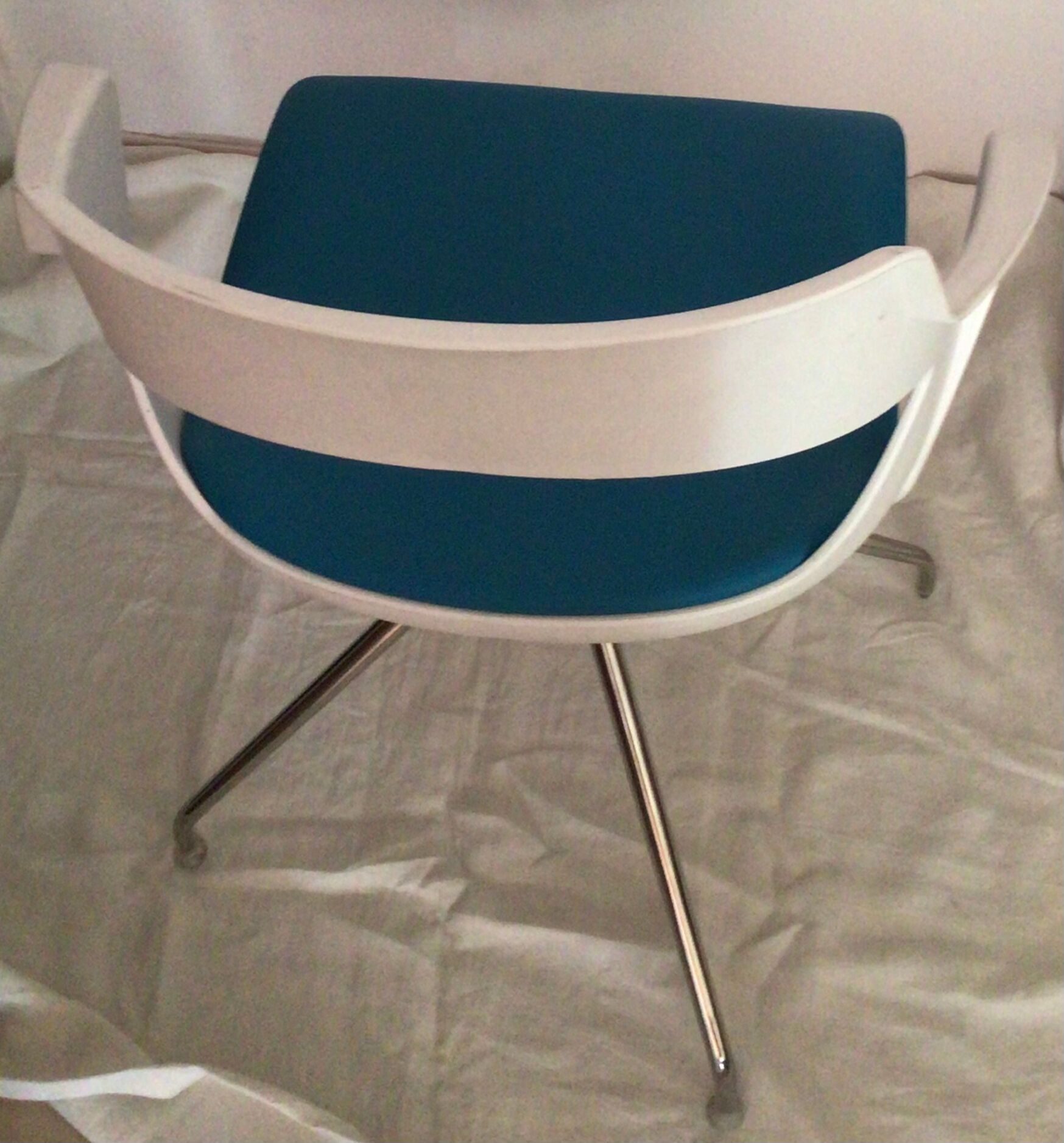 Kicca swivel chair by Kastel design