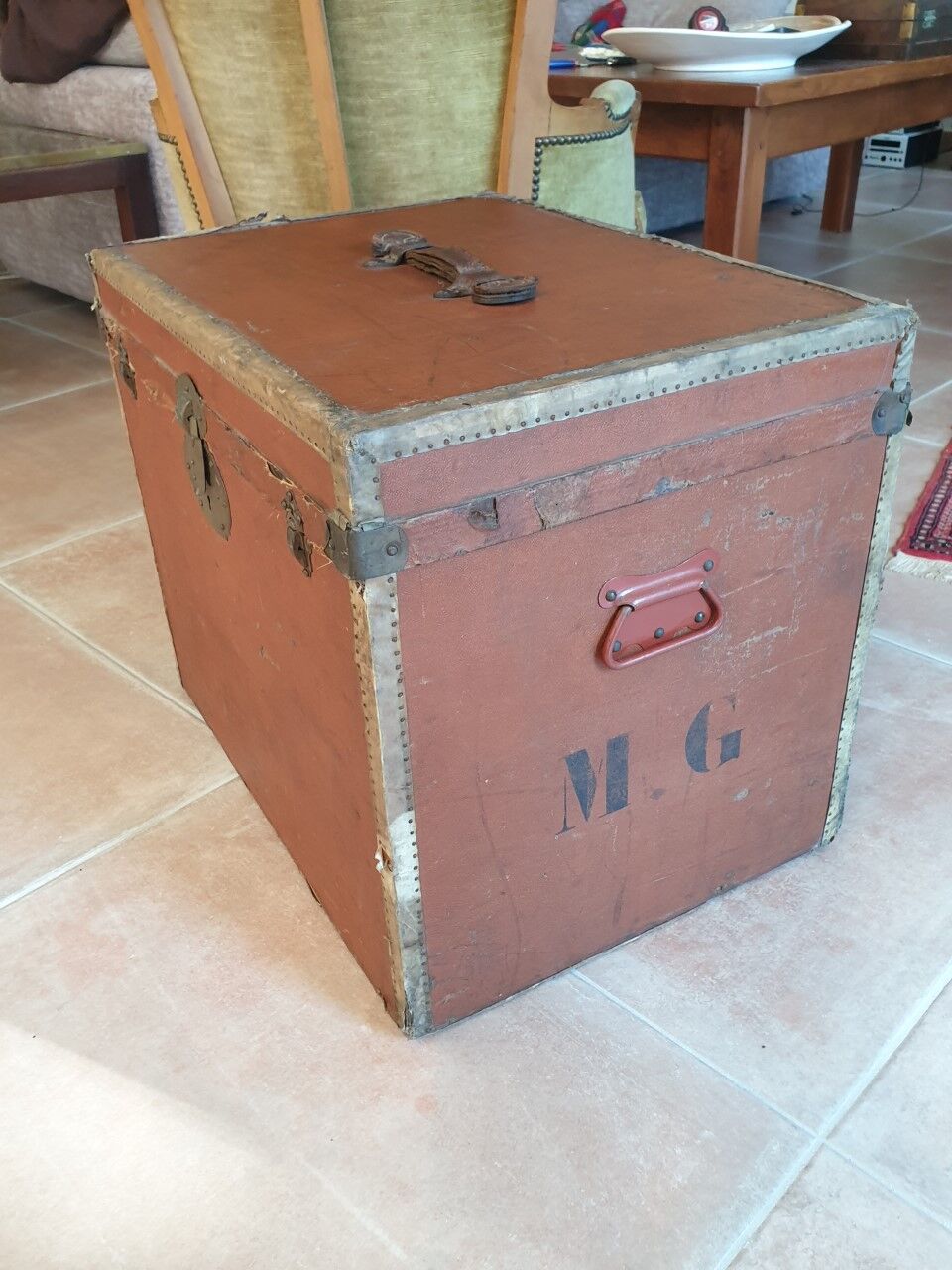 Hat travel trunk