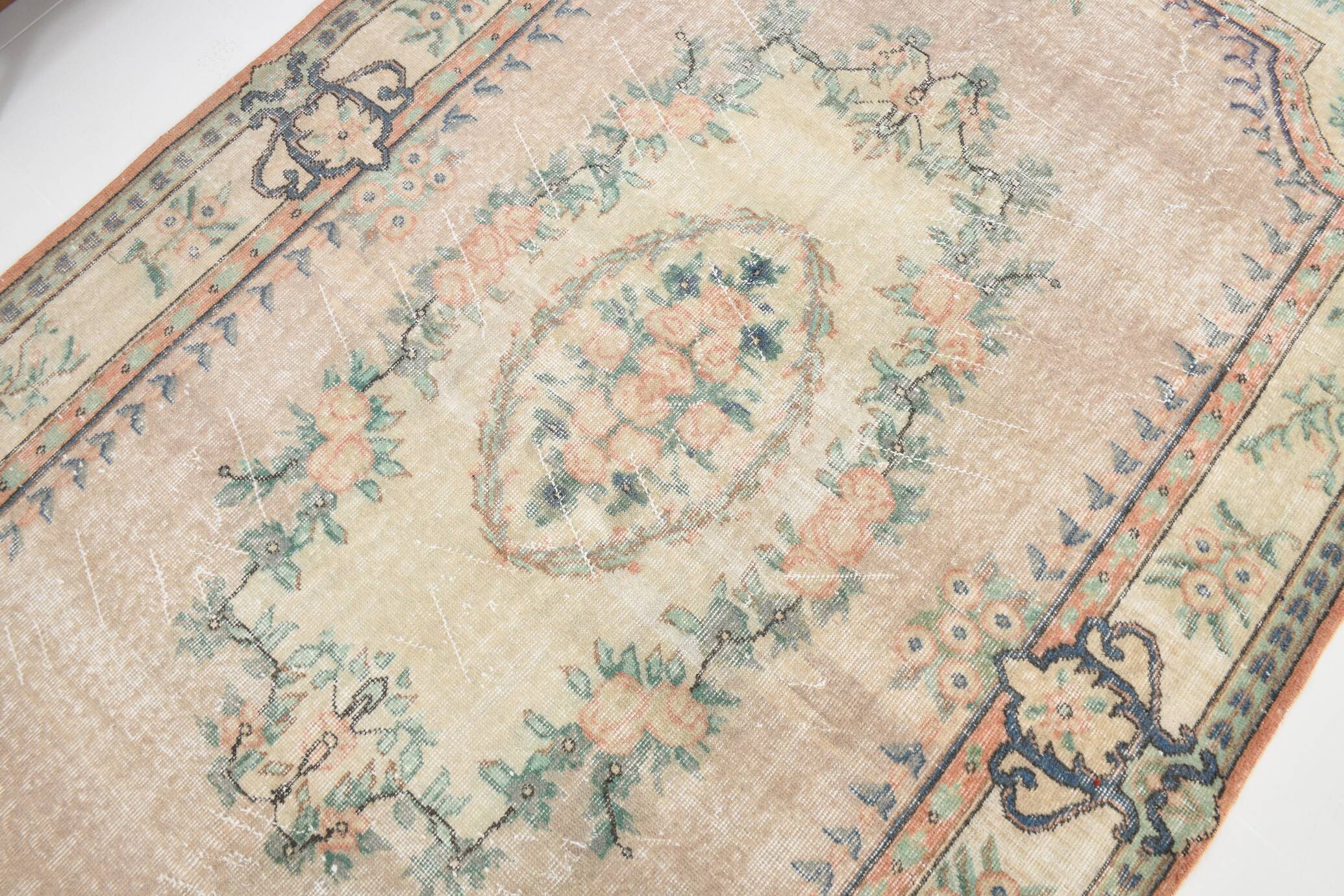 Soft Peach Classic Vintage Rug, 171x275 Cm