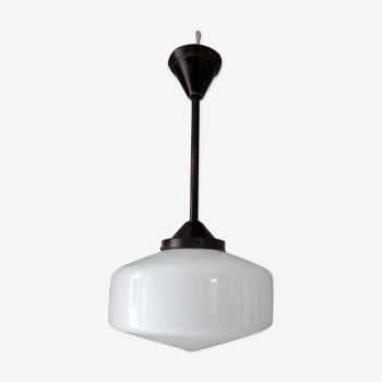 Suspension in opaline white