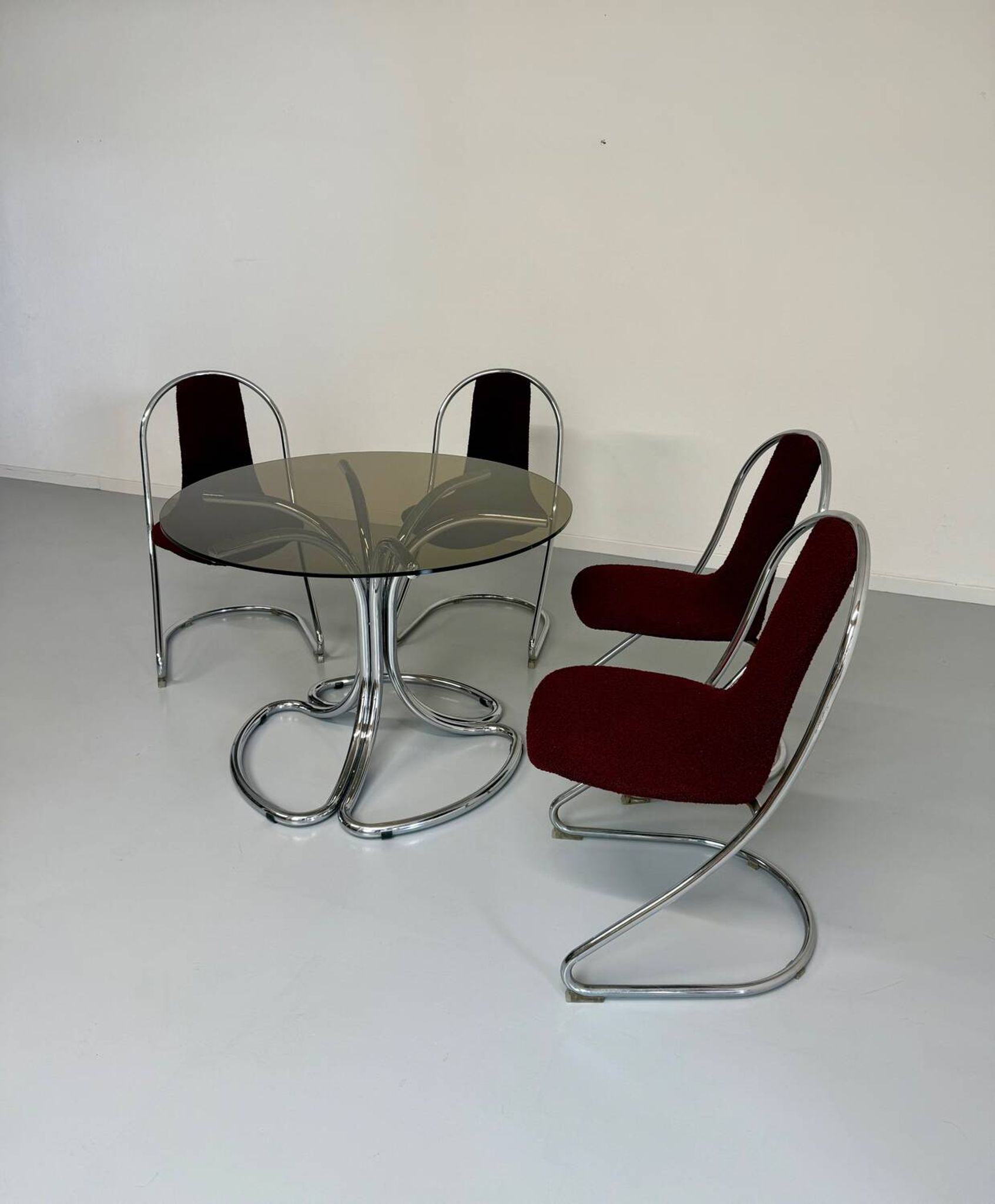 Set of 4 tubular chairs, Italian design, 70s vintage, Cantilever