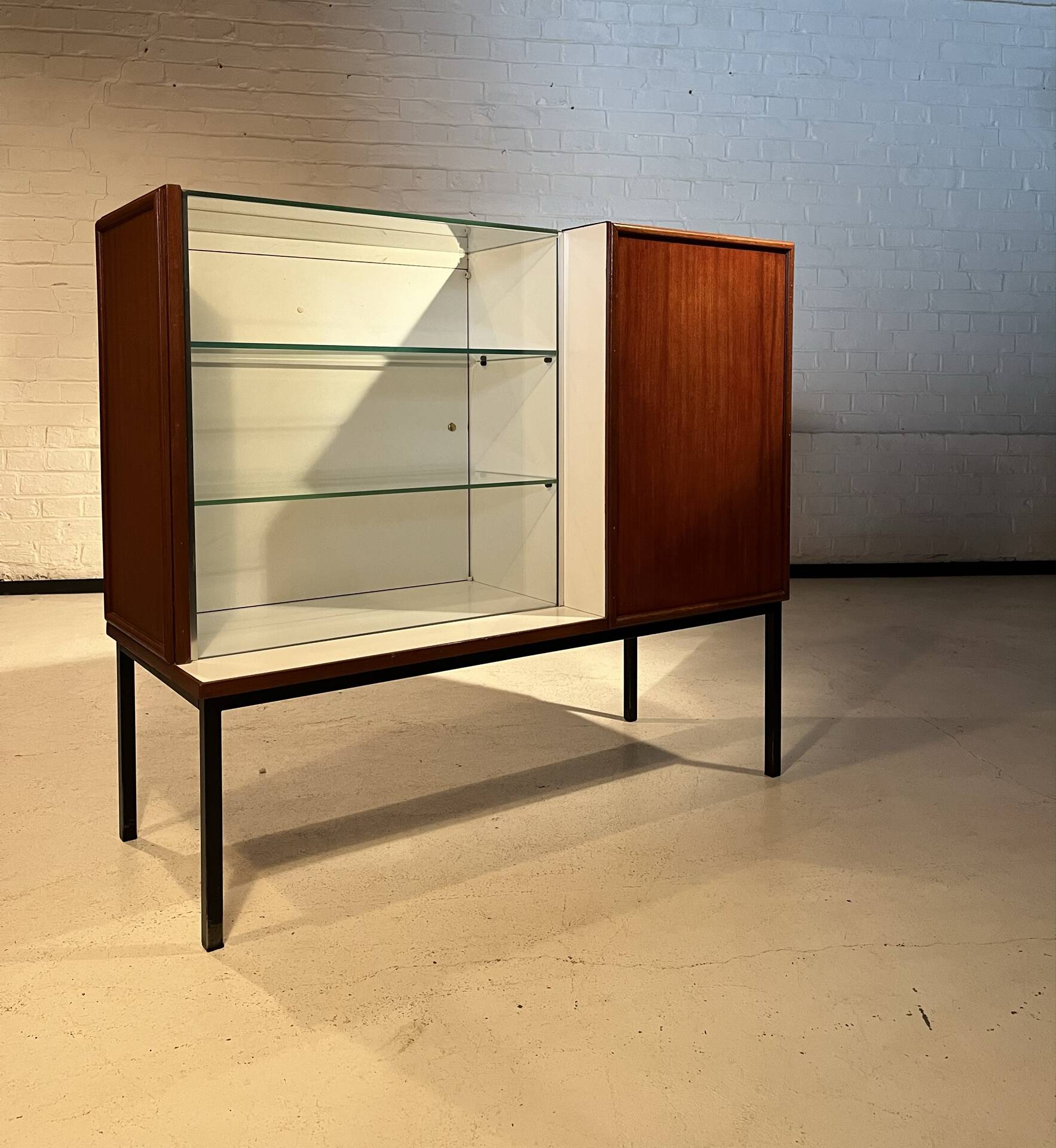 Comptoir de commerce / vitrine des années 60
