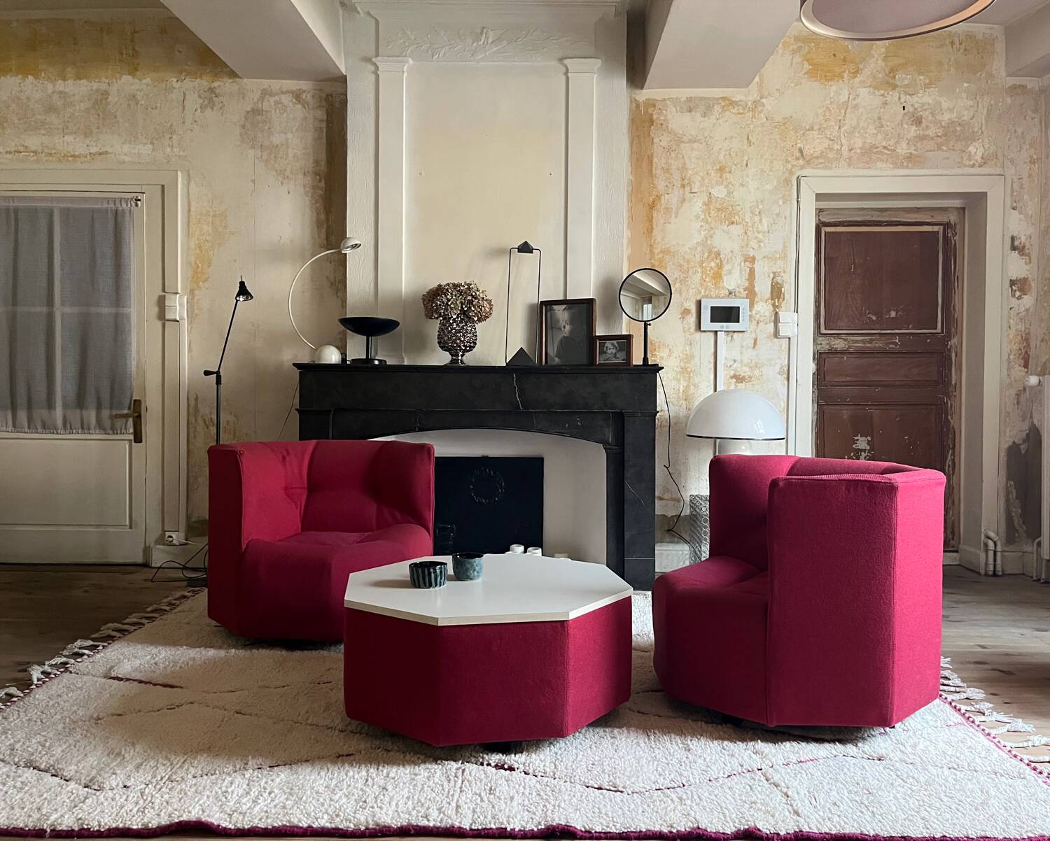 Octa armchair and table set