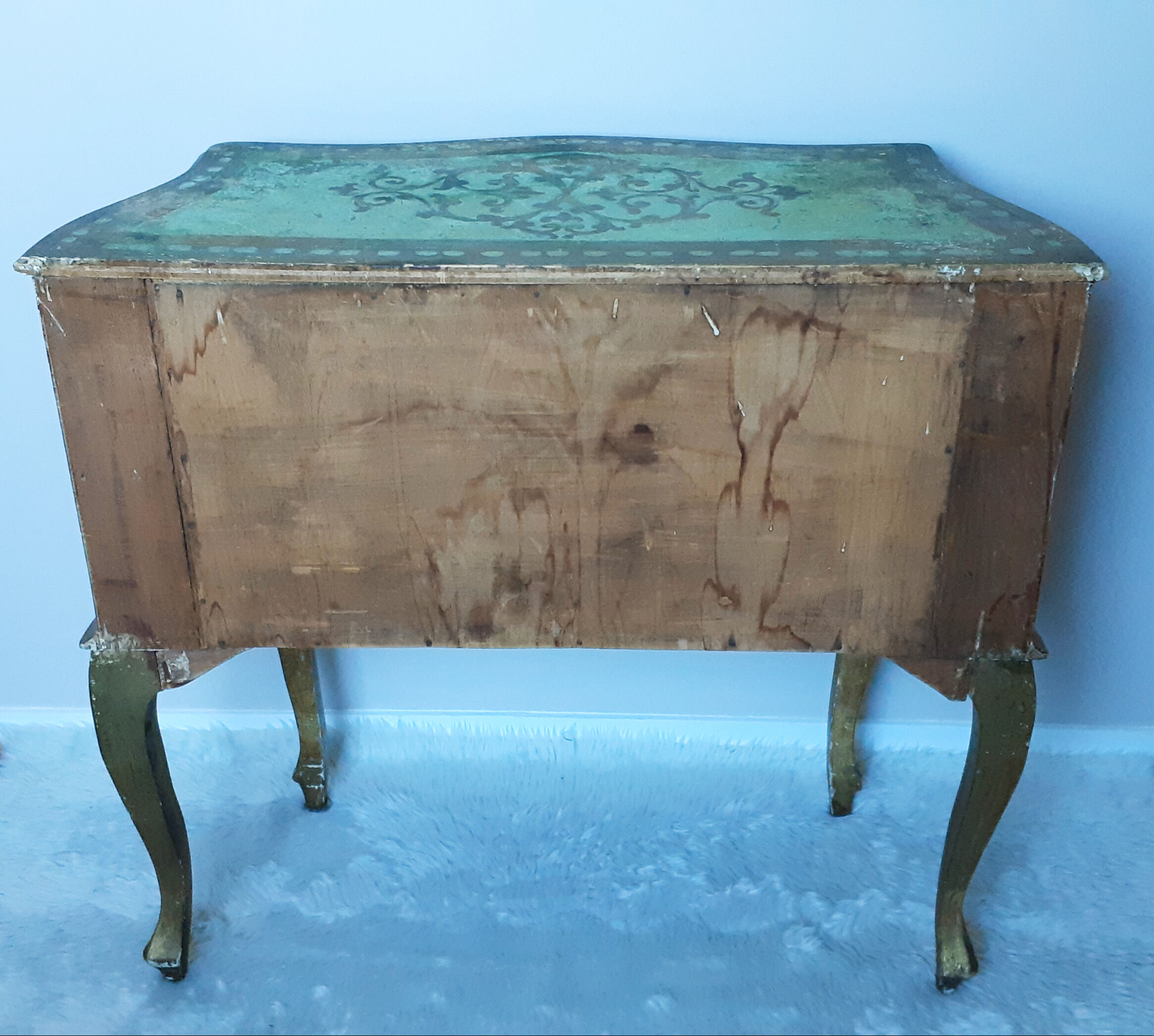 Venetian dresser