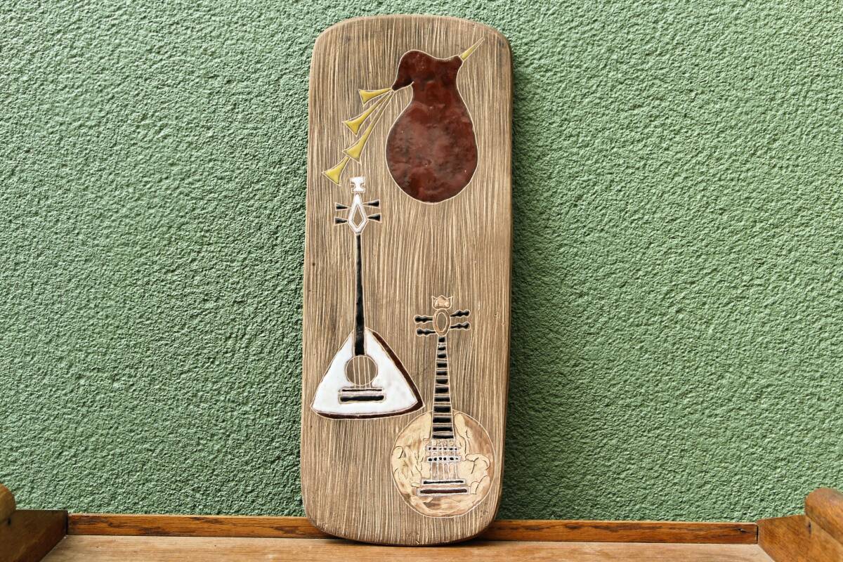 Ceramic wall plaque, musical theme