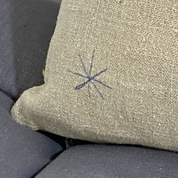 Coussin artisanal en toile ancienne style Kilim