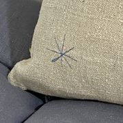 Coussin artisanal en toile ancienne style Kilim