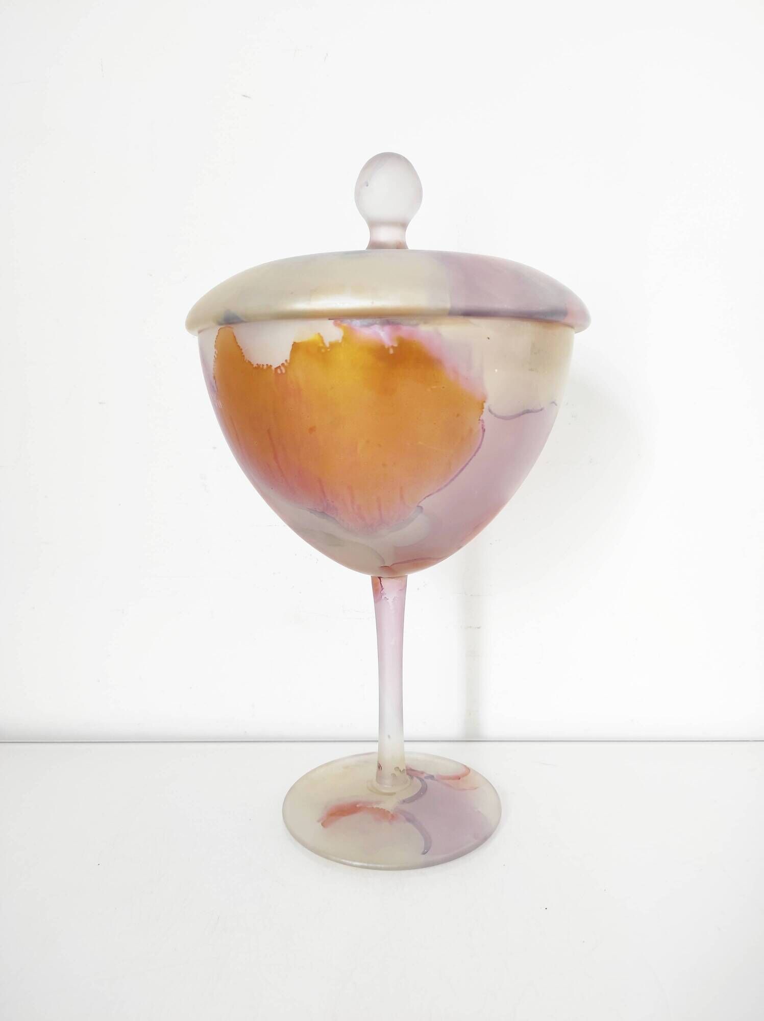 Bonbonnière en verre peint