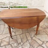 Round extending table in solid walnut, 19th century
