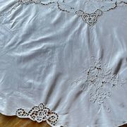 Round embroidered cotton tablecloth