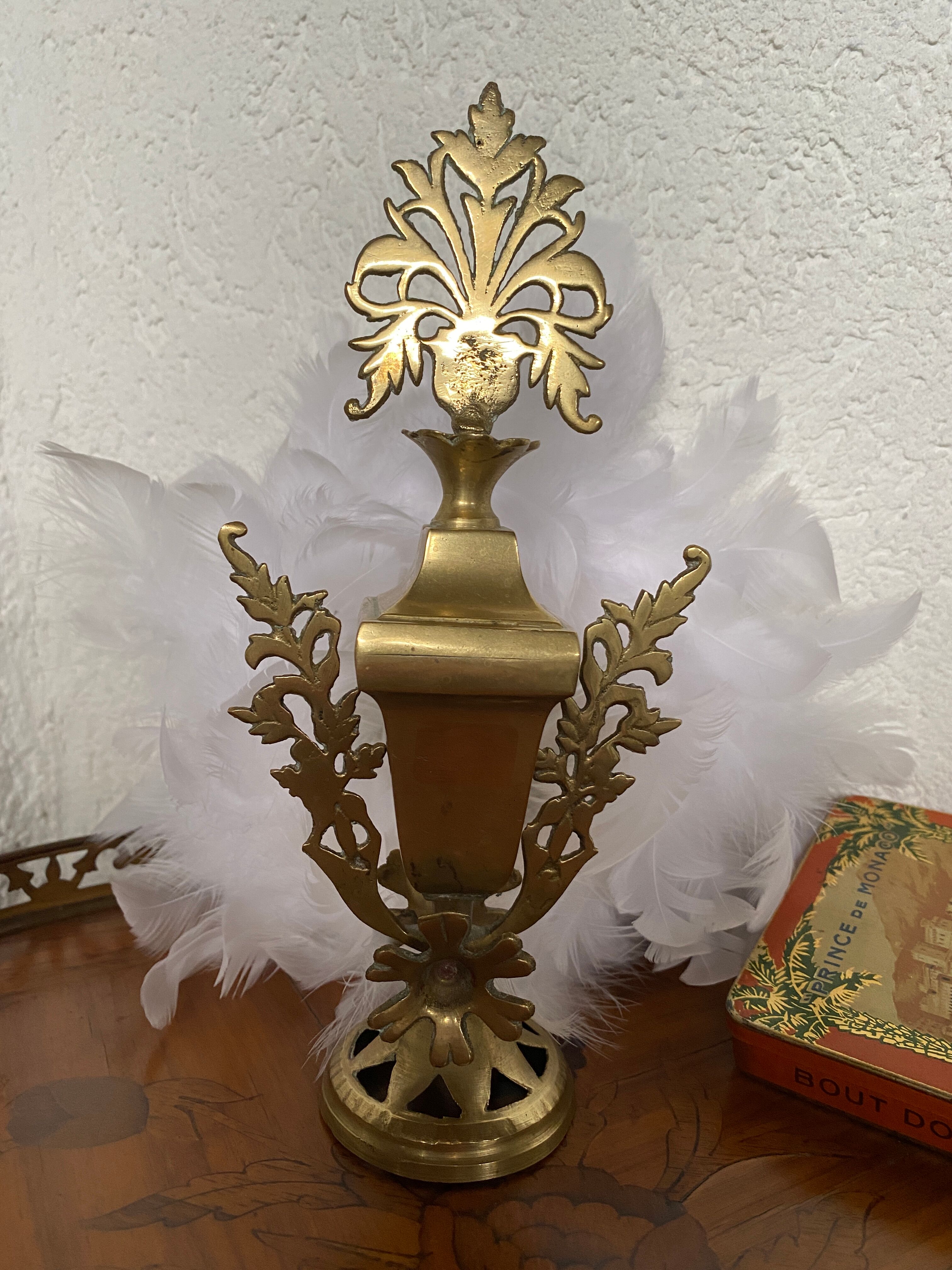 Kohl bottle in ancient gilded bronze