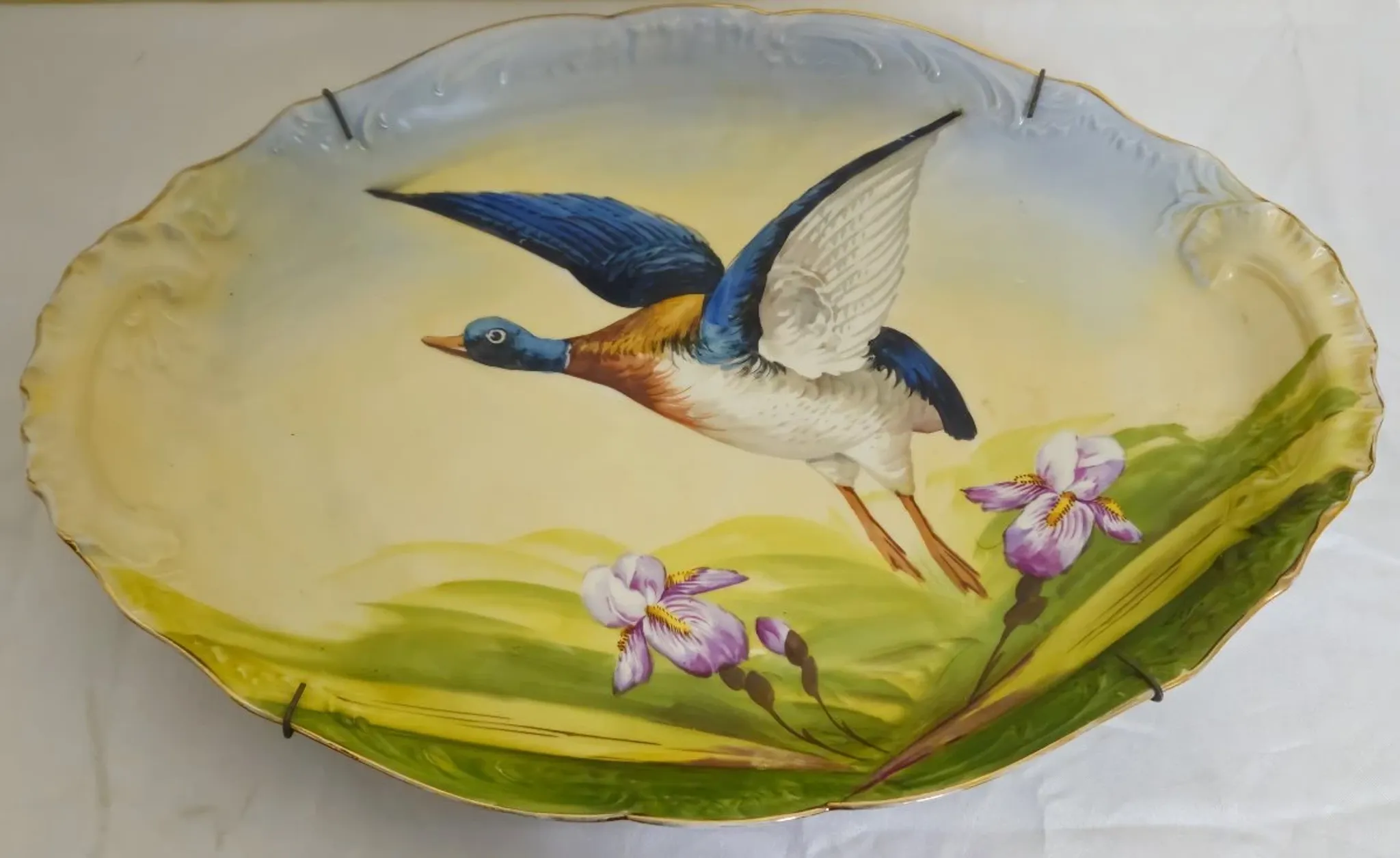 Antique decorative plate in porcelain – flying duck design