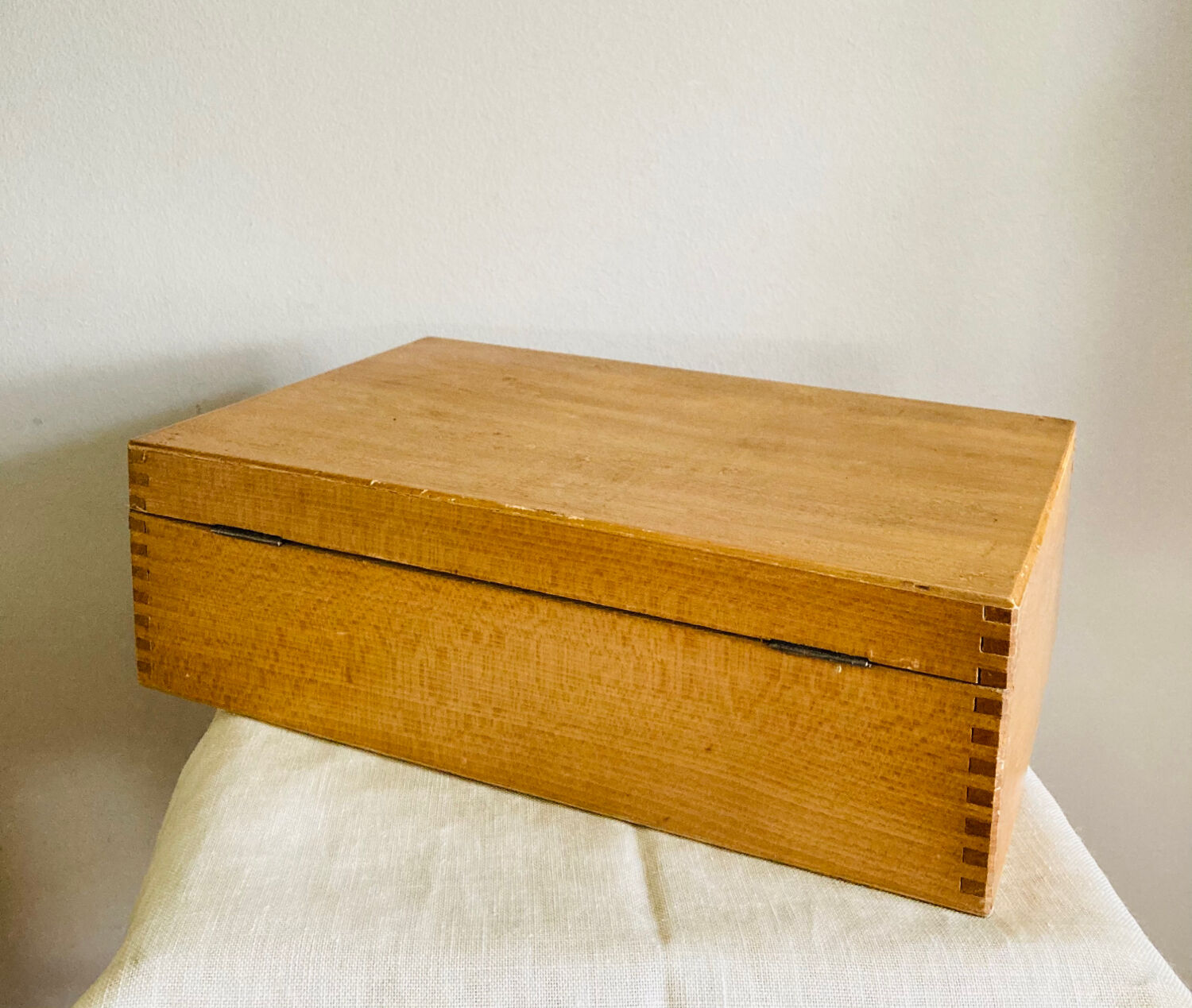 Box with compartments from the 19th century, dovetail mountings, clasp present