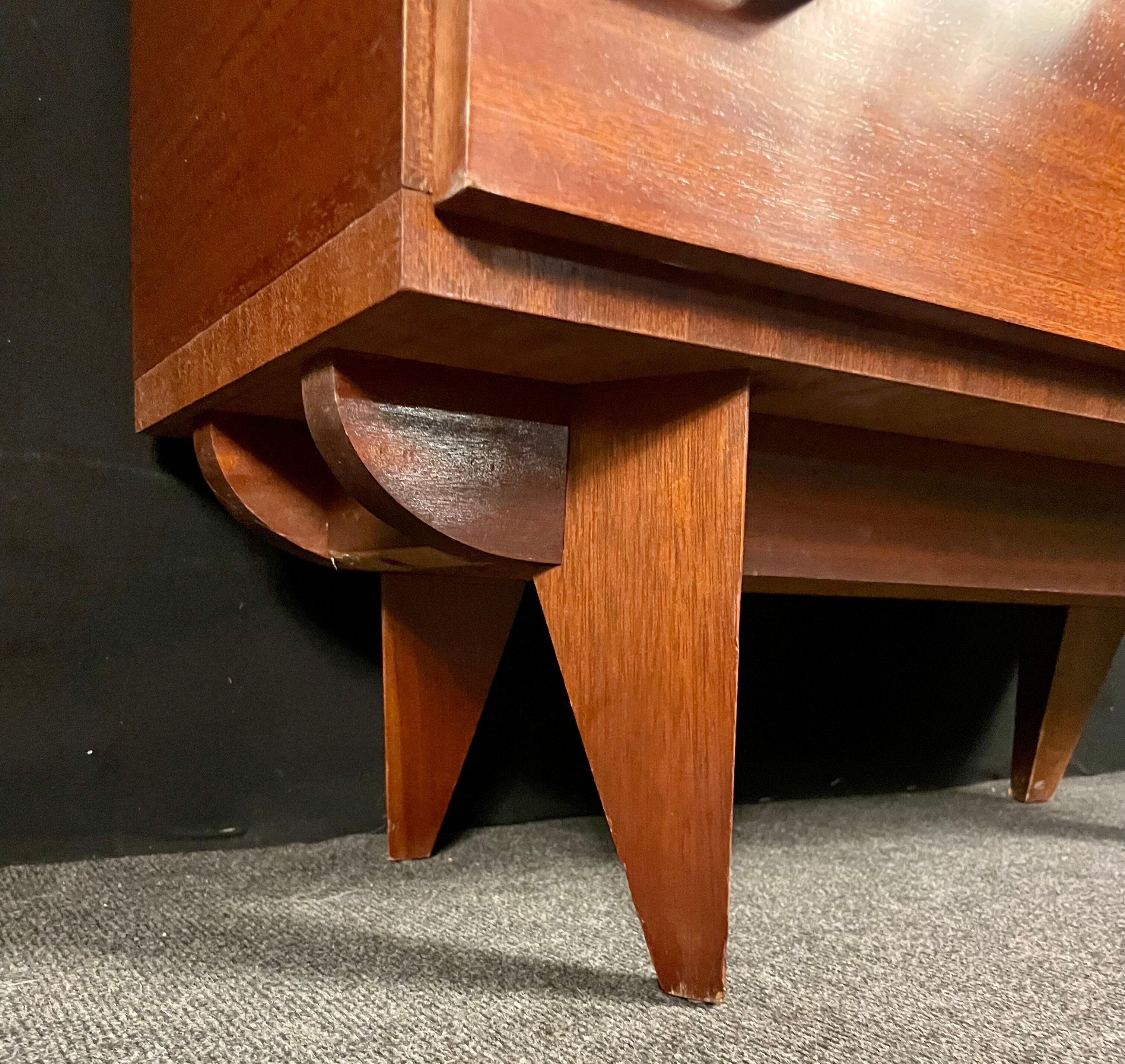 Mahogany chest of drawers