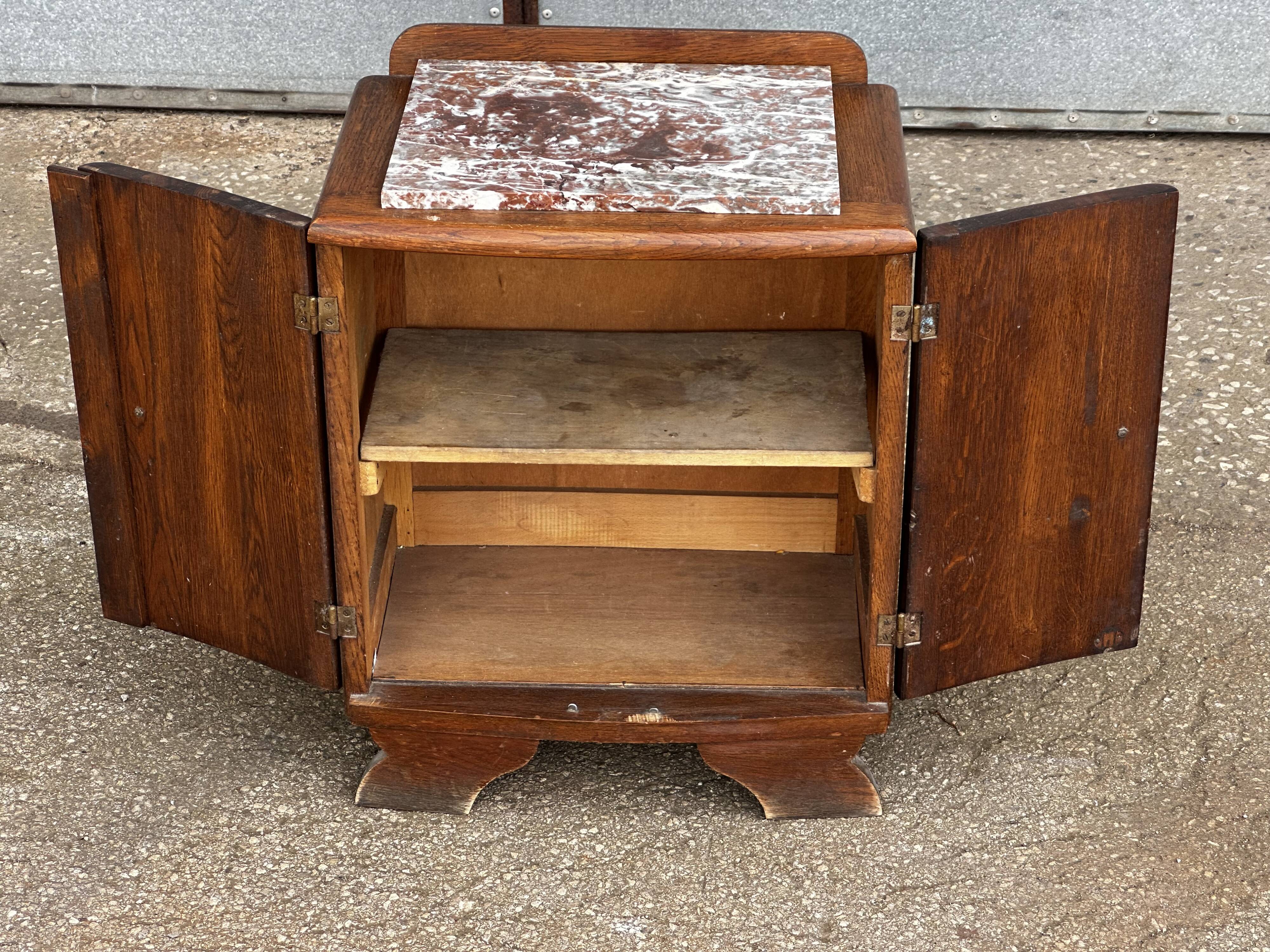 Table de chevet bois sculpté et marbre période Art-Deco