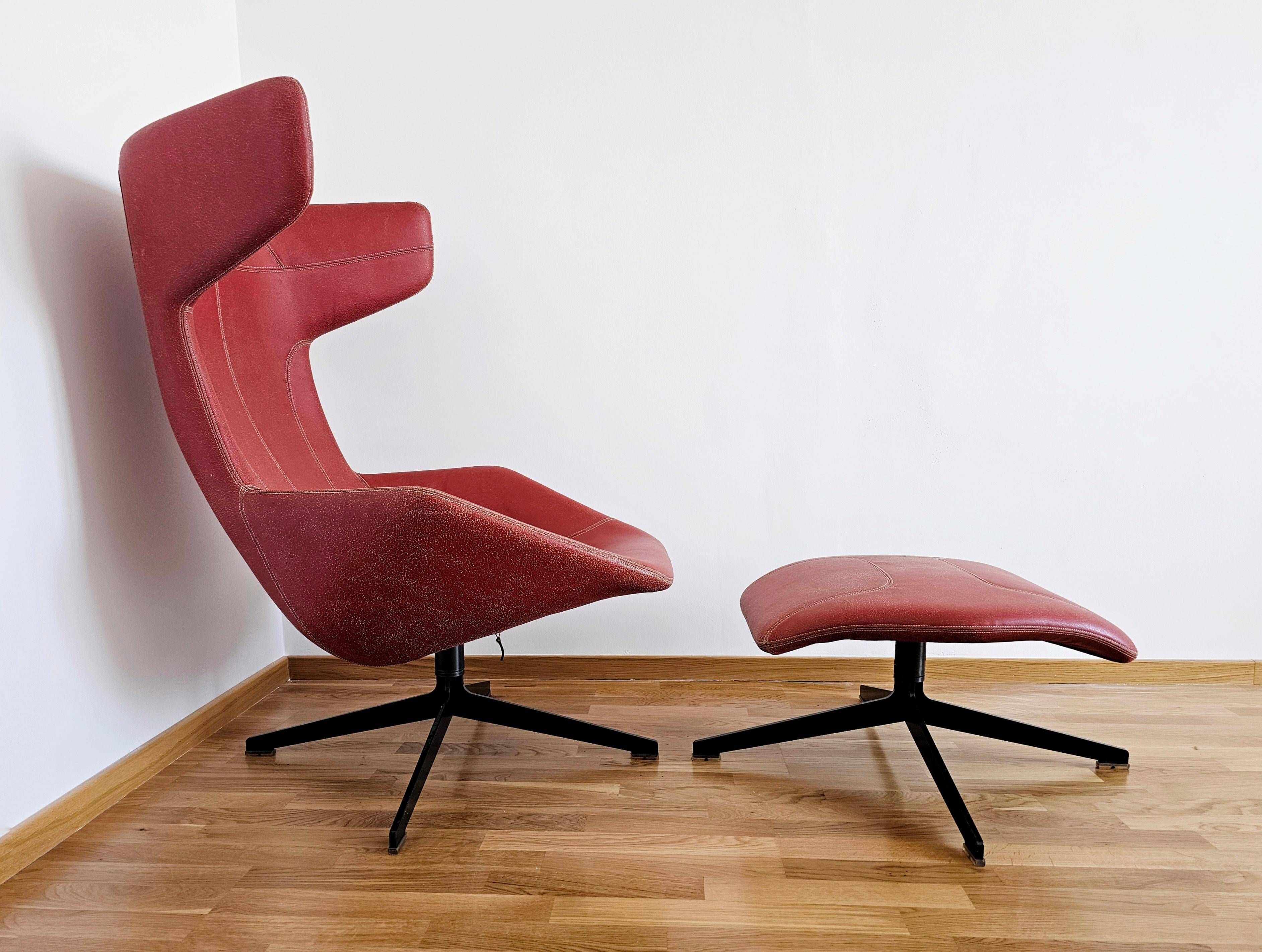 "Take a line for a walk" Armchair and Ottoman Alfredo Haberli for Moroso