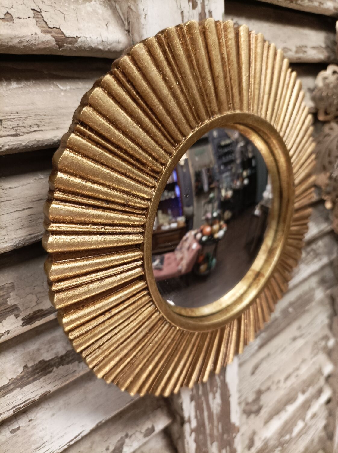 Convex mirror or golden witch's eye