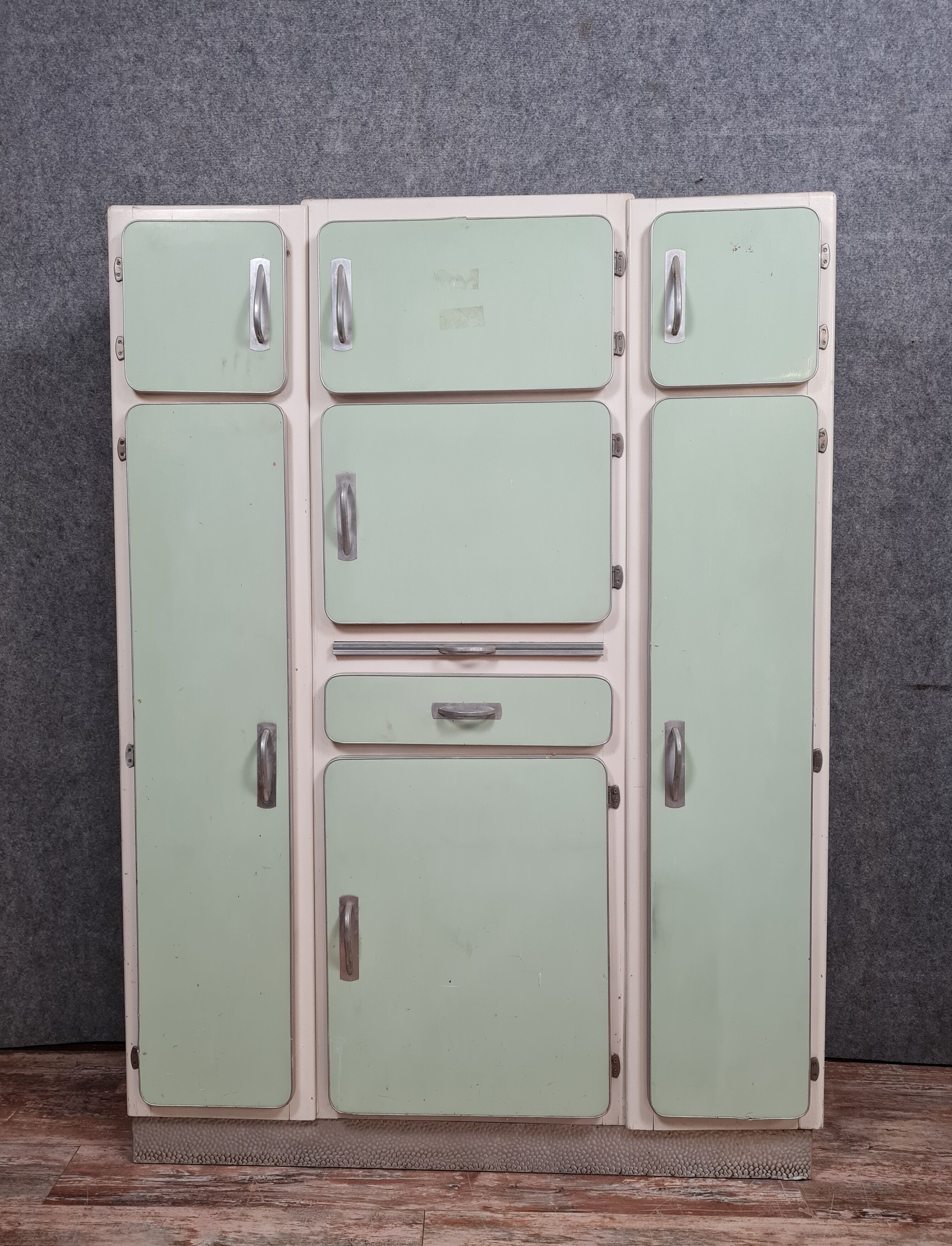 Buffet cupboard vintage year 60 in formica green celadon