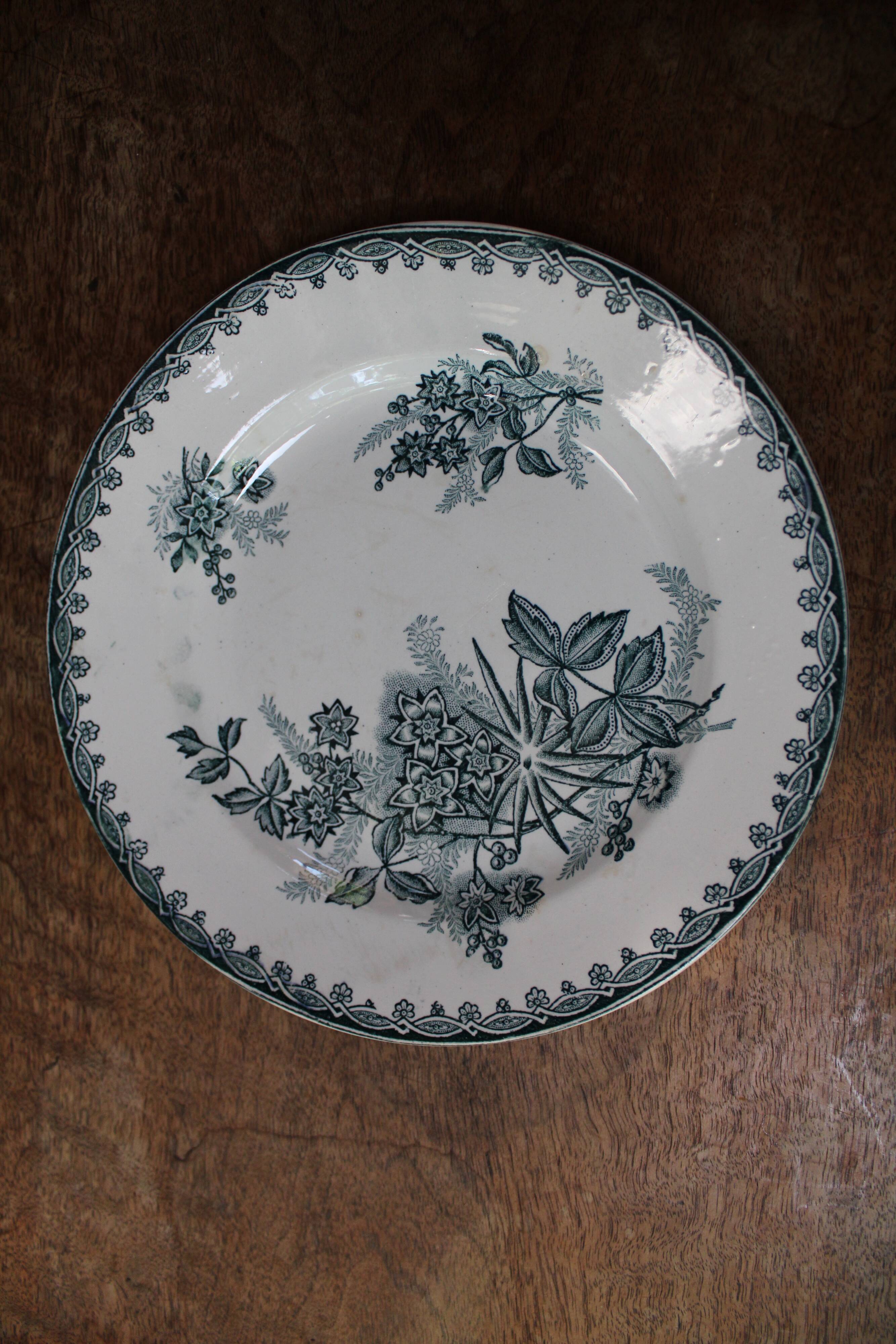 Set of 7 flat plates Sté Amandinoise St Amand, model Margot
