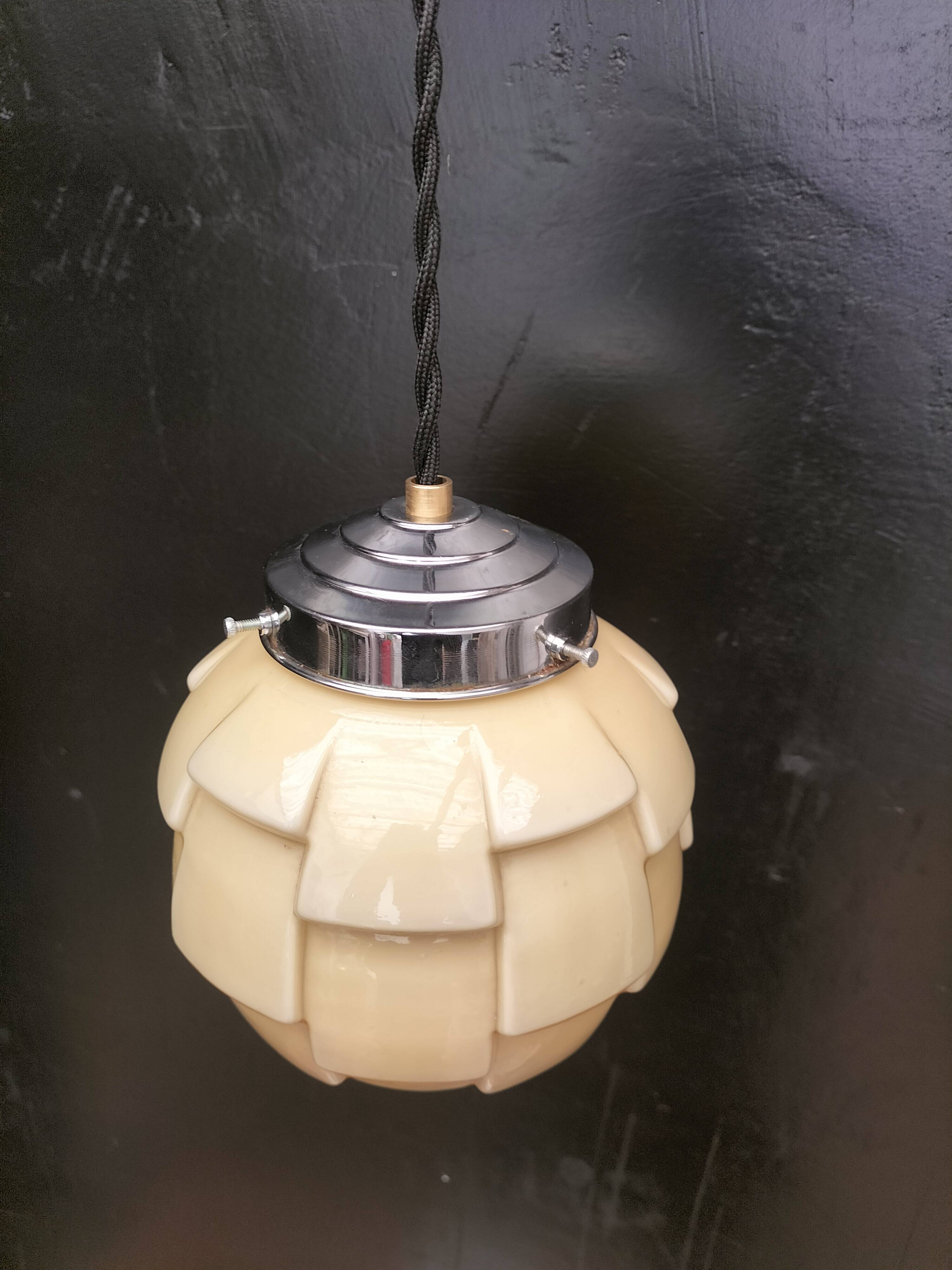 Art deco suspension