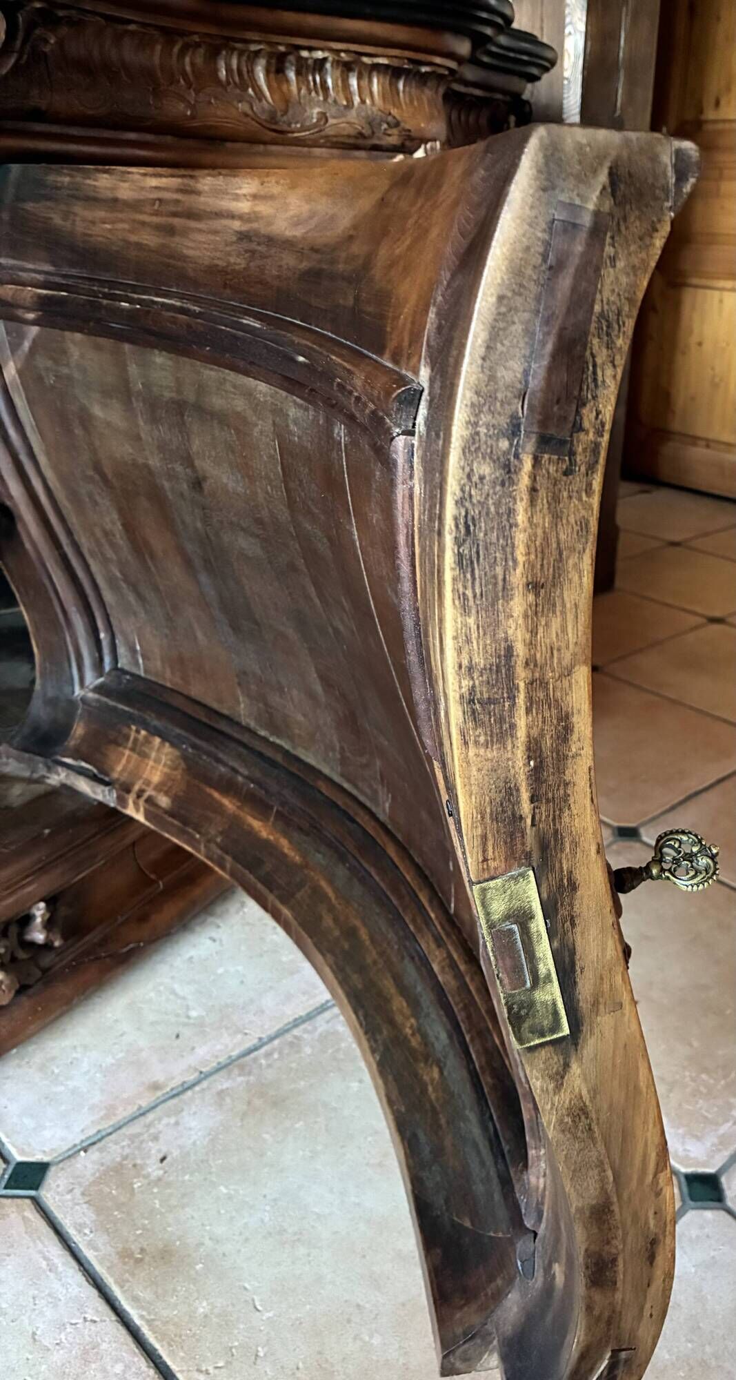 Monumental sideboard from the 19th century.