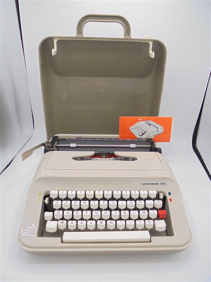 Typewriter underwood 319