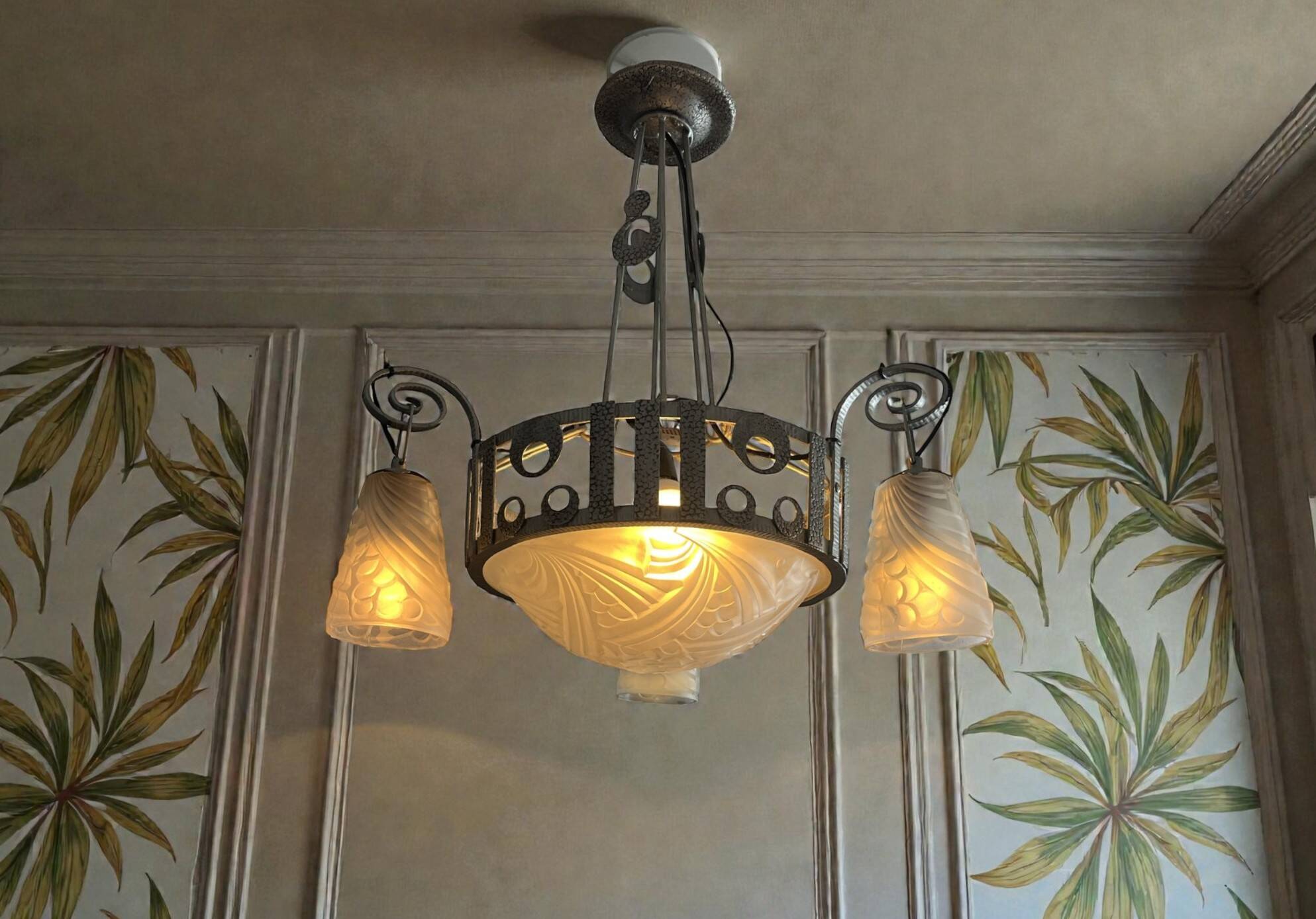 Art Deco, 4-light chandelier, wrought iron, pressed glass, Dugué Negra, circa 1930.