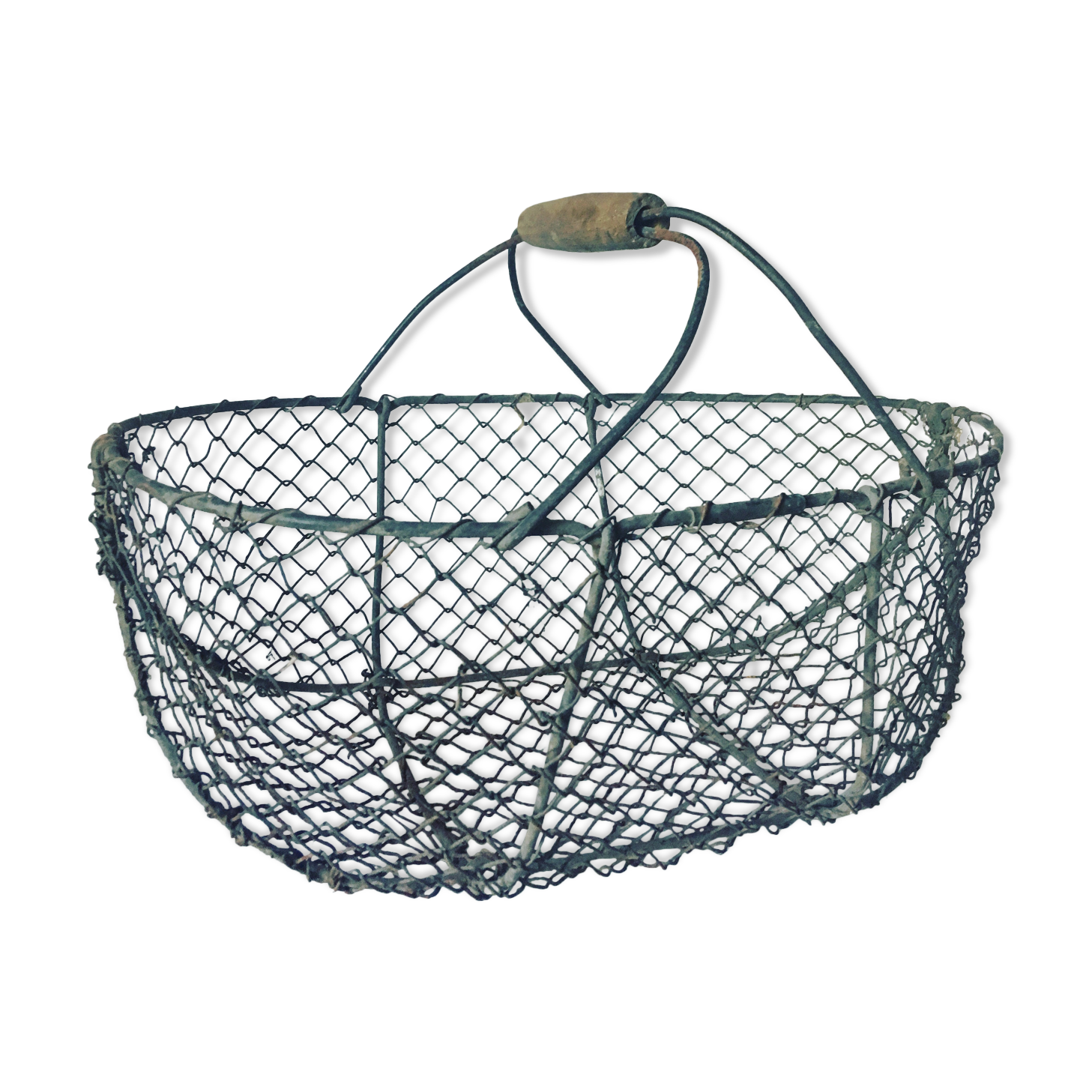 Apple basket made of wire
