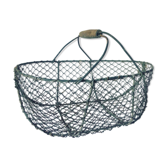 Apple basket made of wire