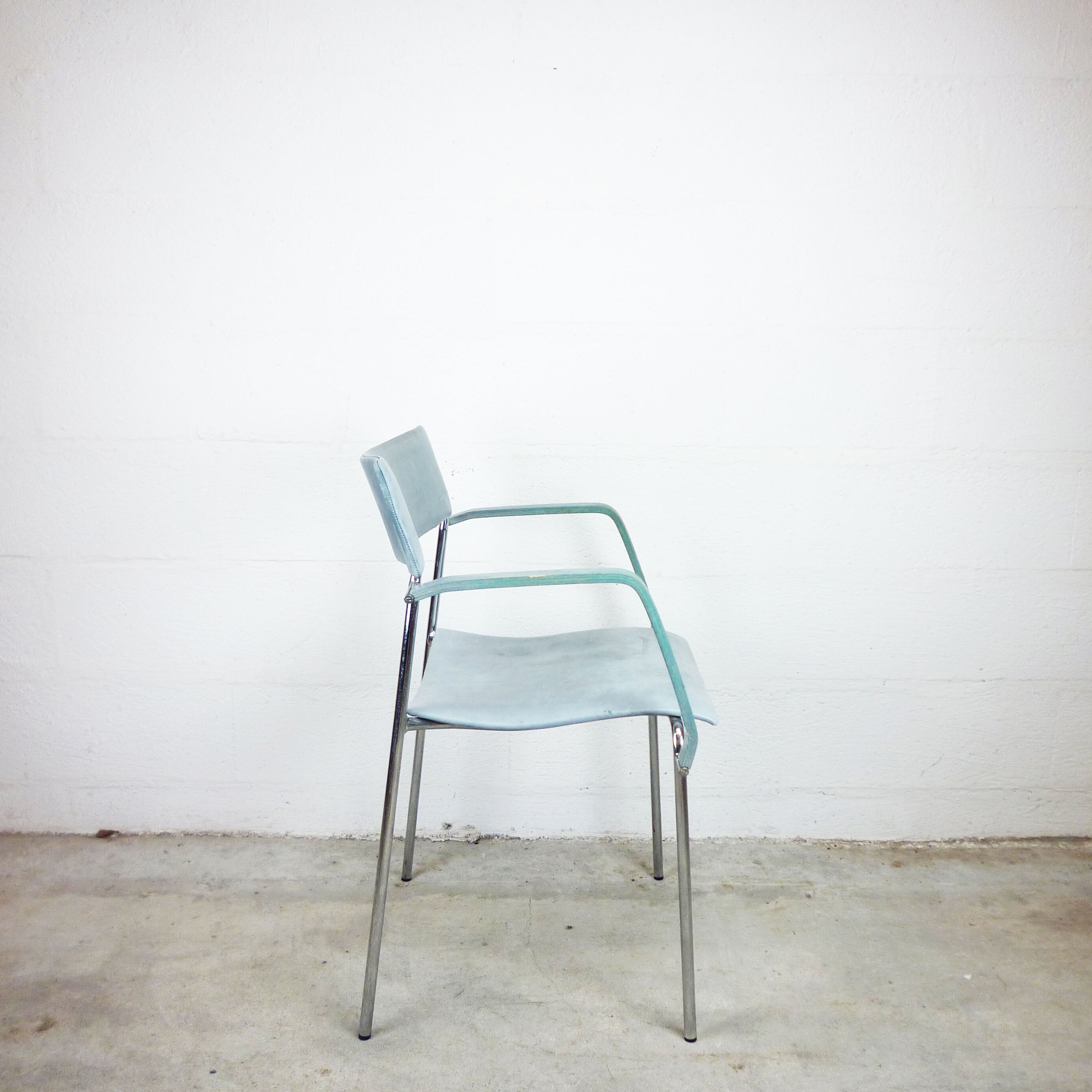 Chaise Lammhults en cuir et bois bleu