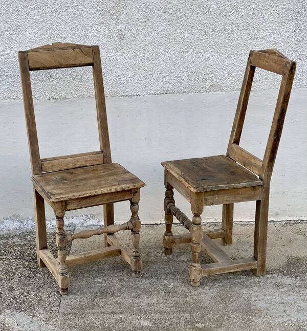 2 chaises rustiques art populaire en bois