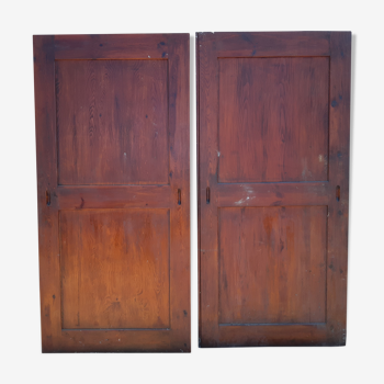 Pairs of sliding closet doors