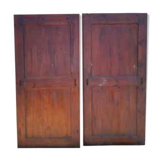 Pairs of sliding closet doors