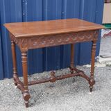 Table d'appoint en noyer de style Louis XIII