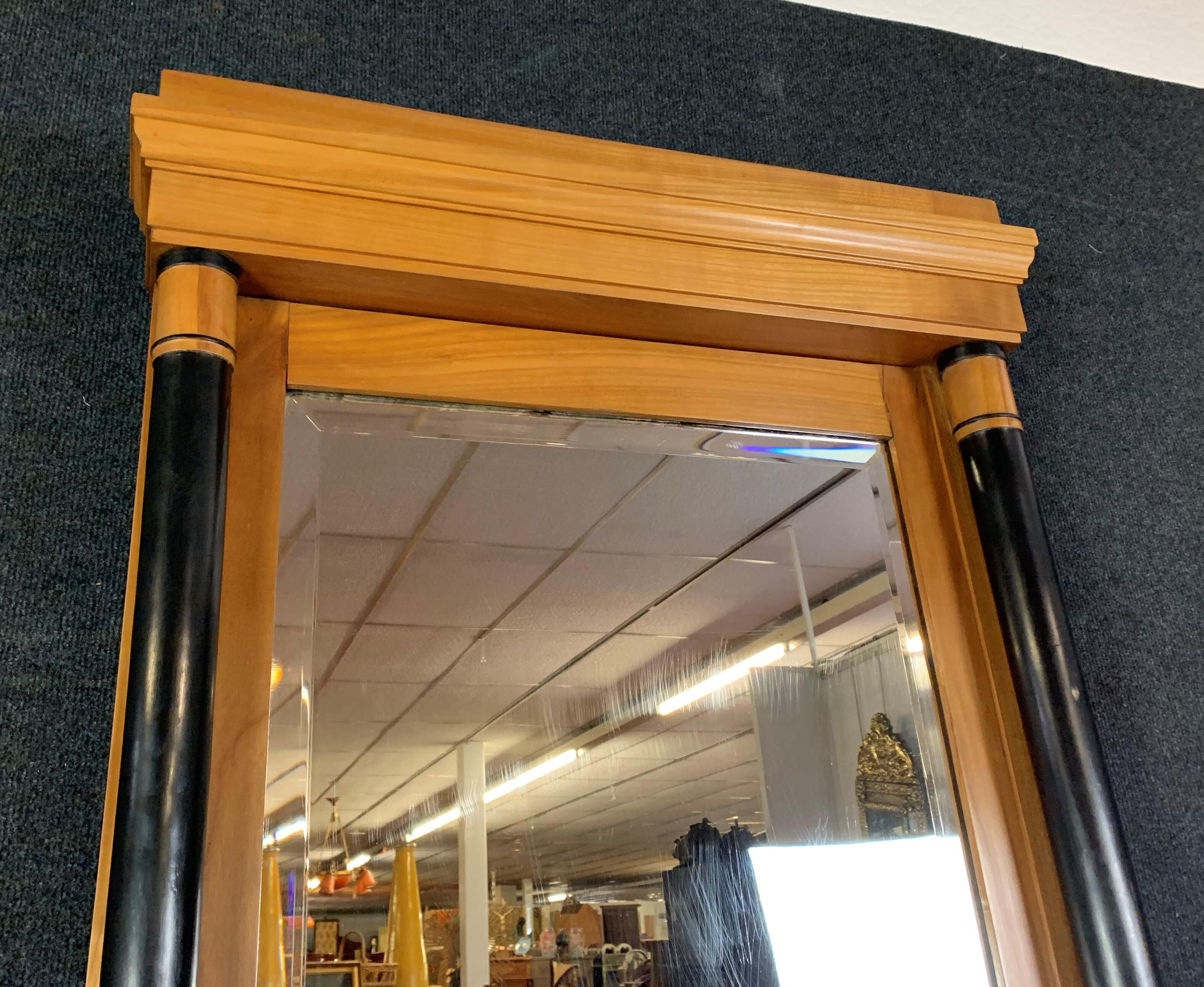 Argentier a tiroirs secrets Biedermeier en bois clair, marqueterie et poirier noirçi