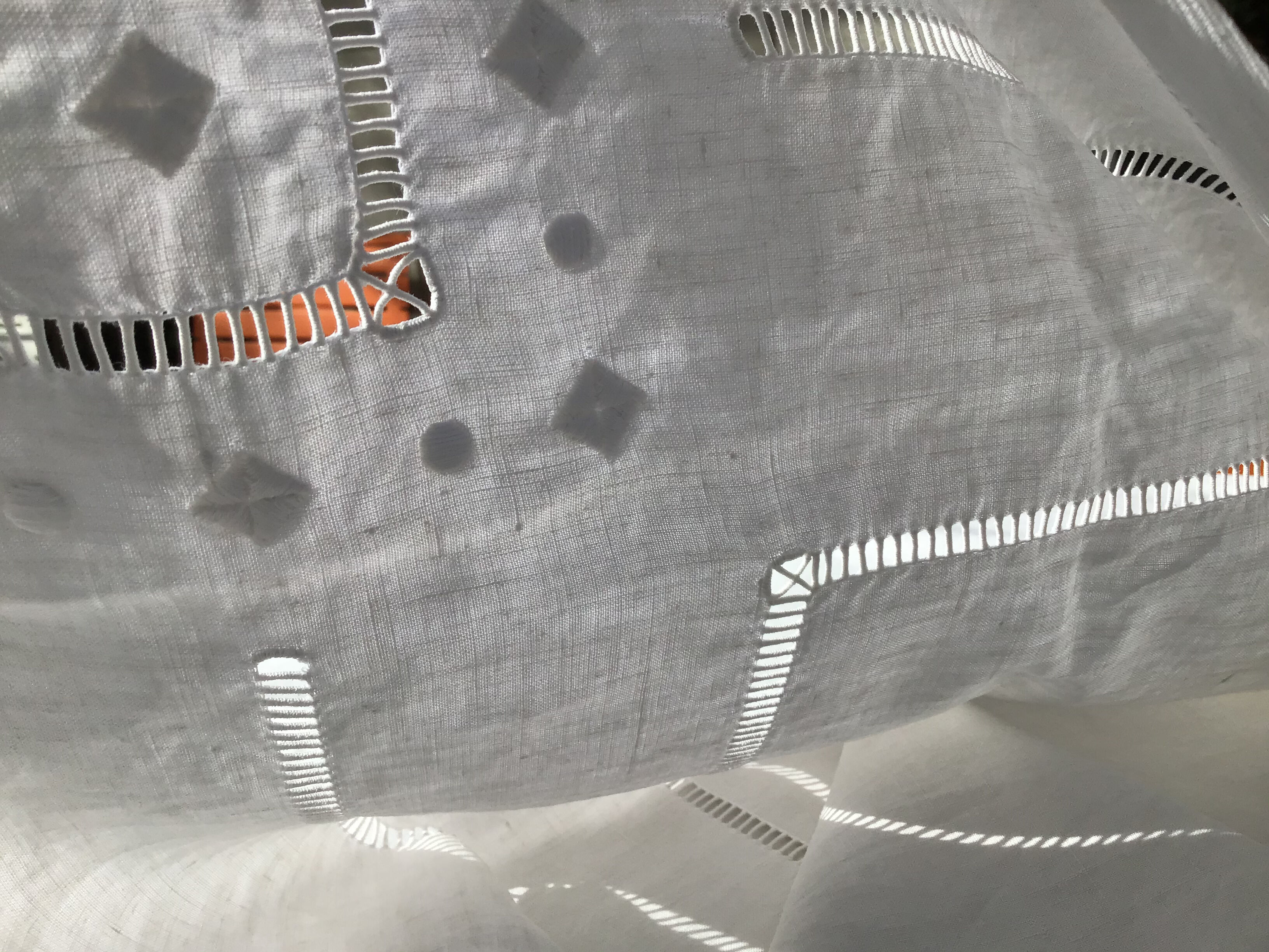 Drap 2-seater MG linen at the end of the triple-scale - open squares