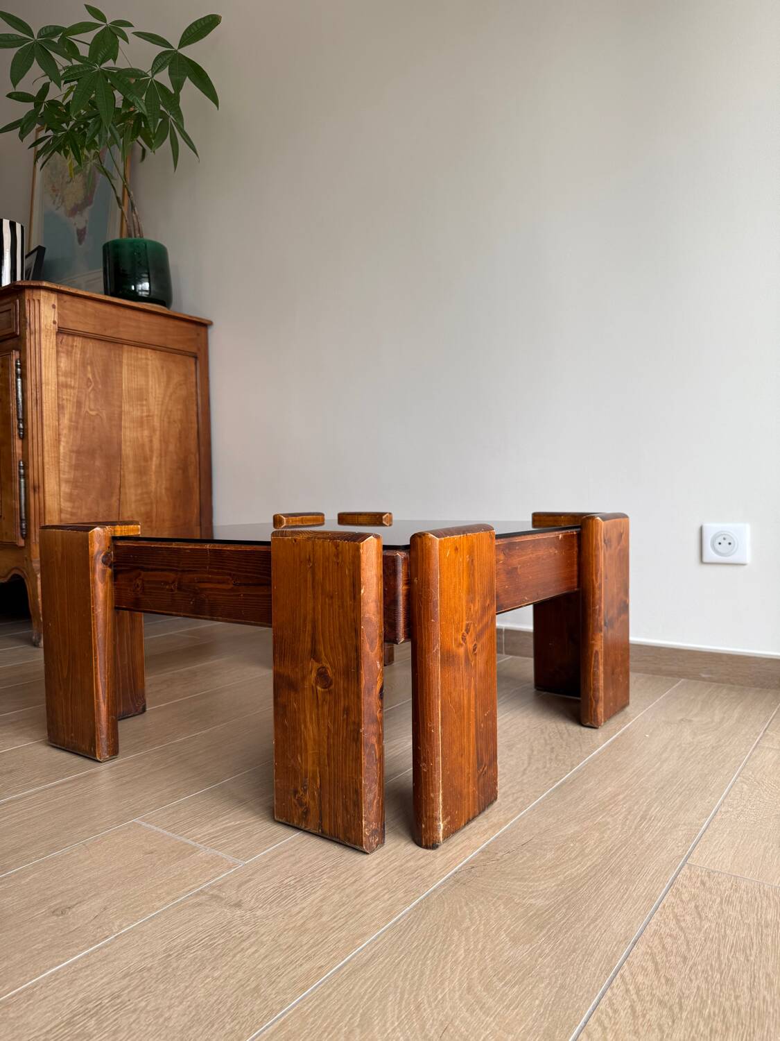 Square coffee table in solid wood and smoked glass – 70s