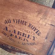 Rare chevêt a.arbey (from the old walnut) from the beginning of the century in walnut.