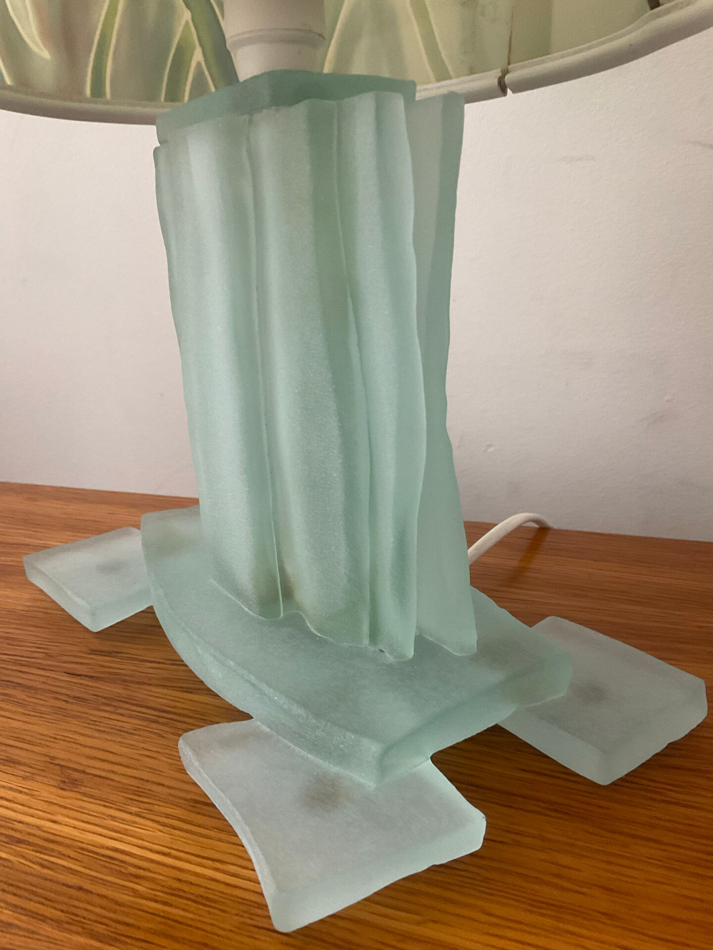 Lampe vintage en verre dépoli et abat jour en soie