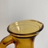 Carafe en verre ambré vintage