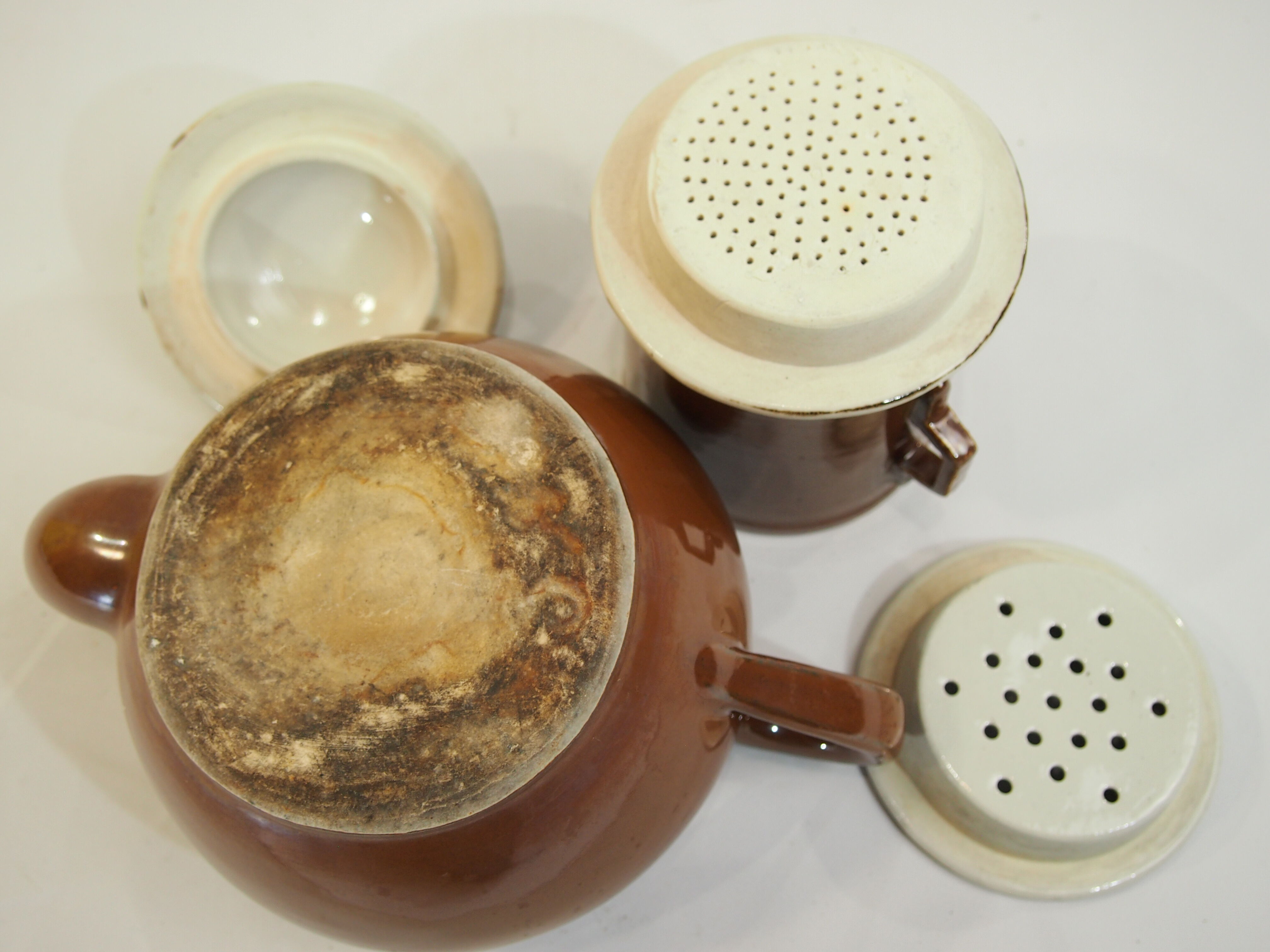 Ceramic/vintage teapot