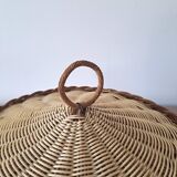 Vintage woven wicker basket with lid - Natural crafts